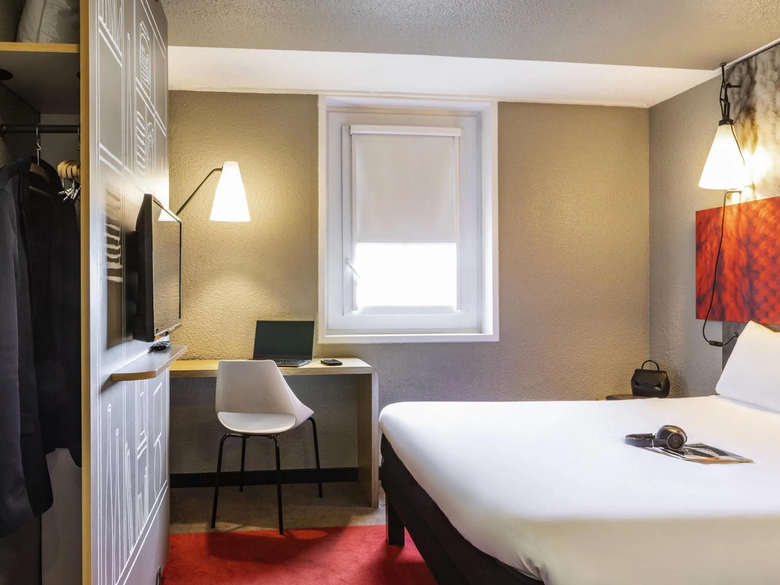 Standard Double Room in ibis Paris porte de Bercy