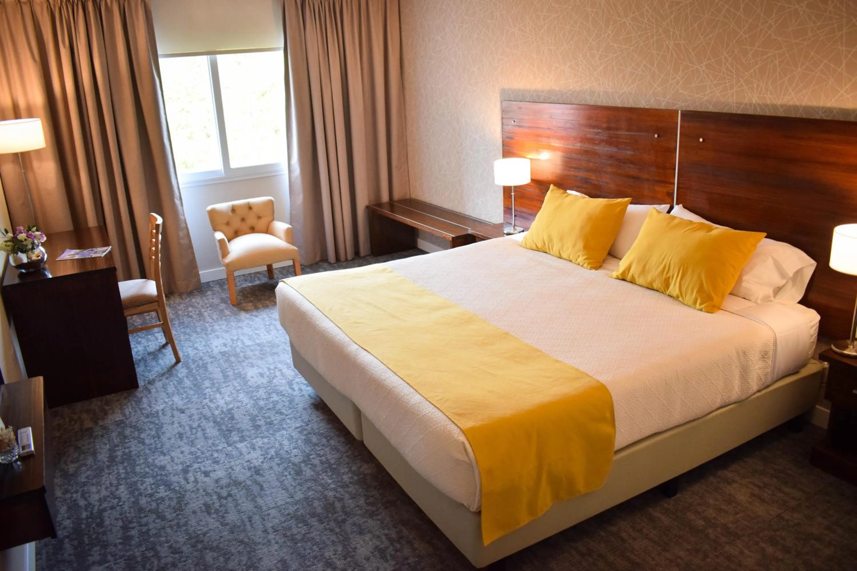 Superior King Room - Non-Smoking in Howard Johnson Plaza & Convention Center Spa La Plata