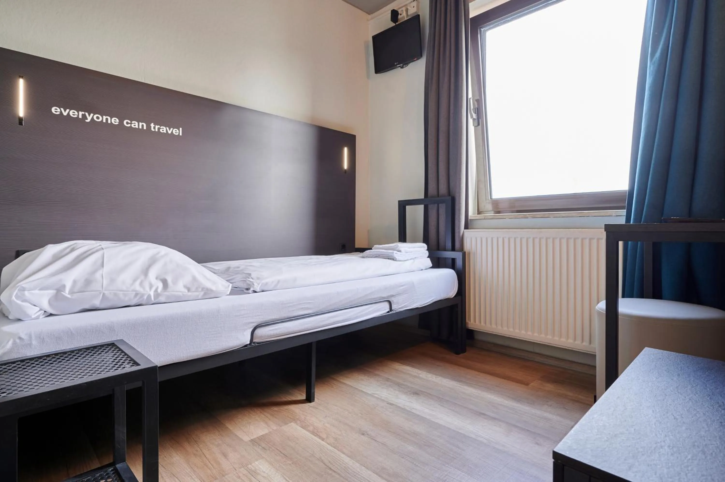 Single Room with Shared Bathroom in a&o Hamburg Reeperbahn