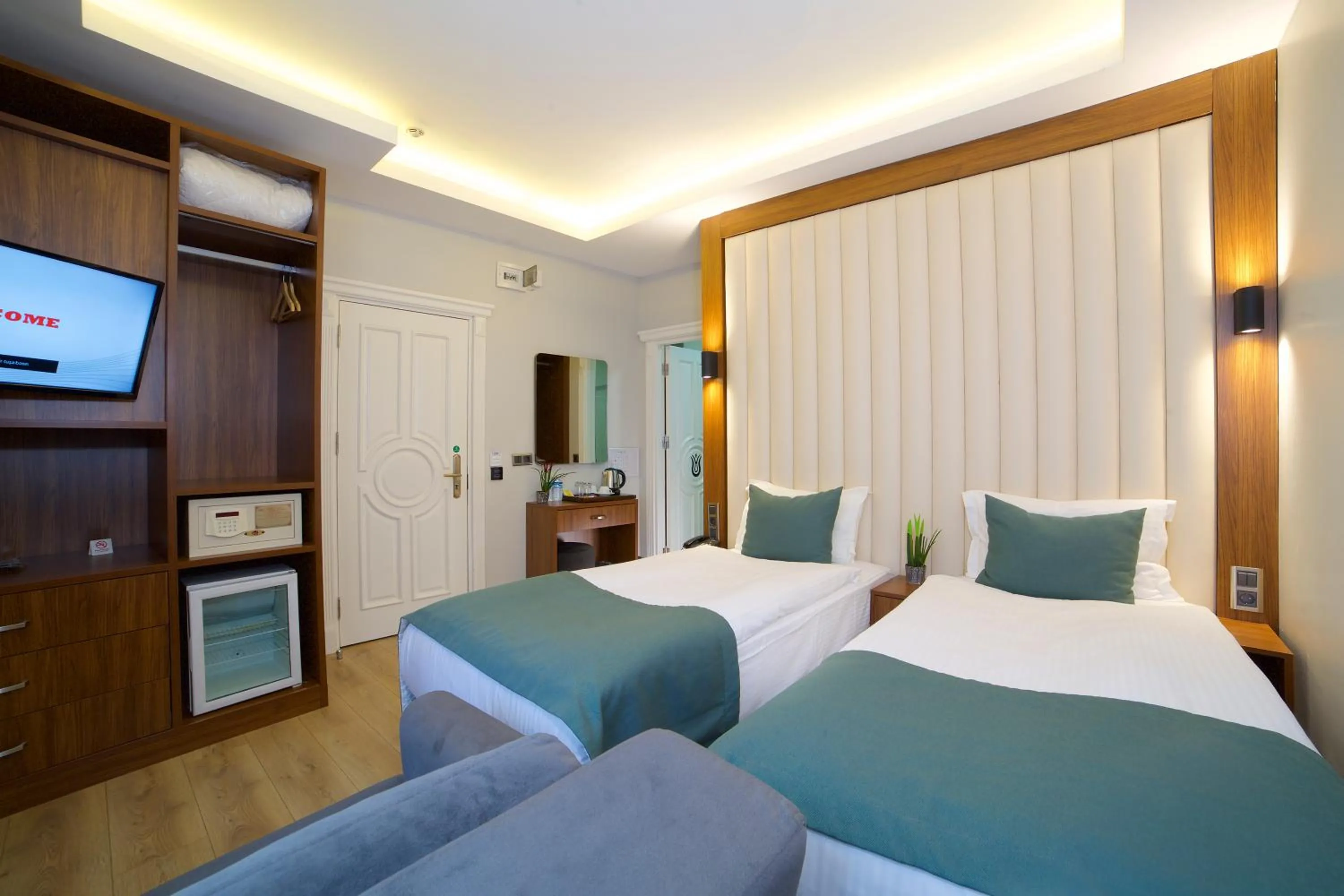 Family Connecting Room for 5 Pax in Hotel Black Tulip