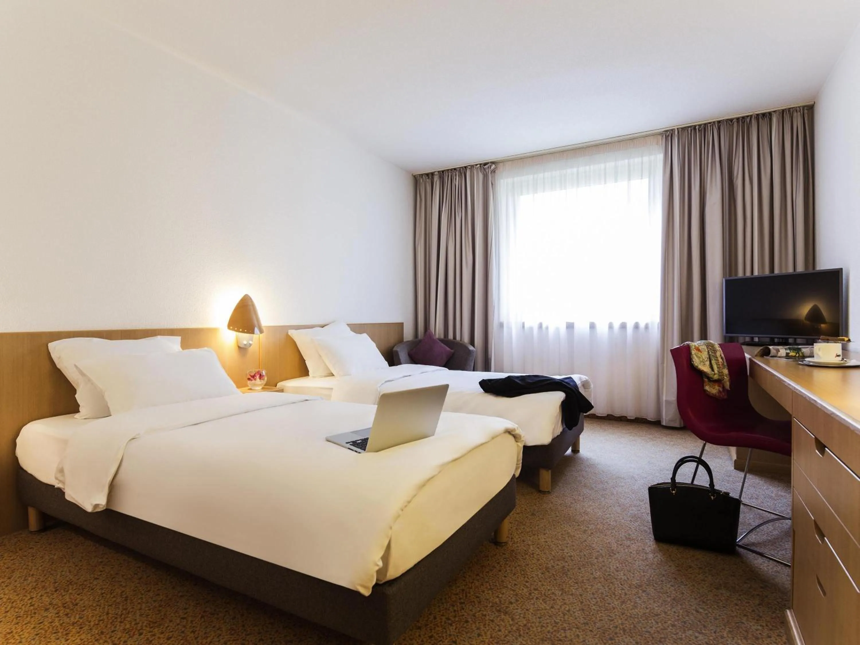 Standard Twin Room in Novotel Düsseldorf City West