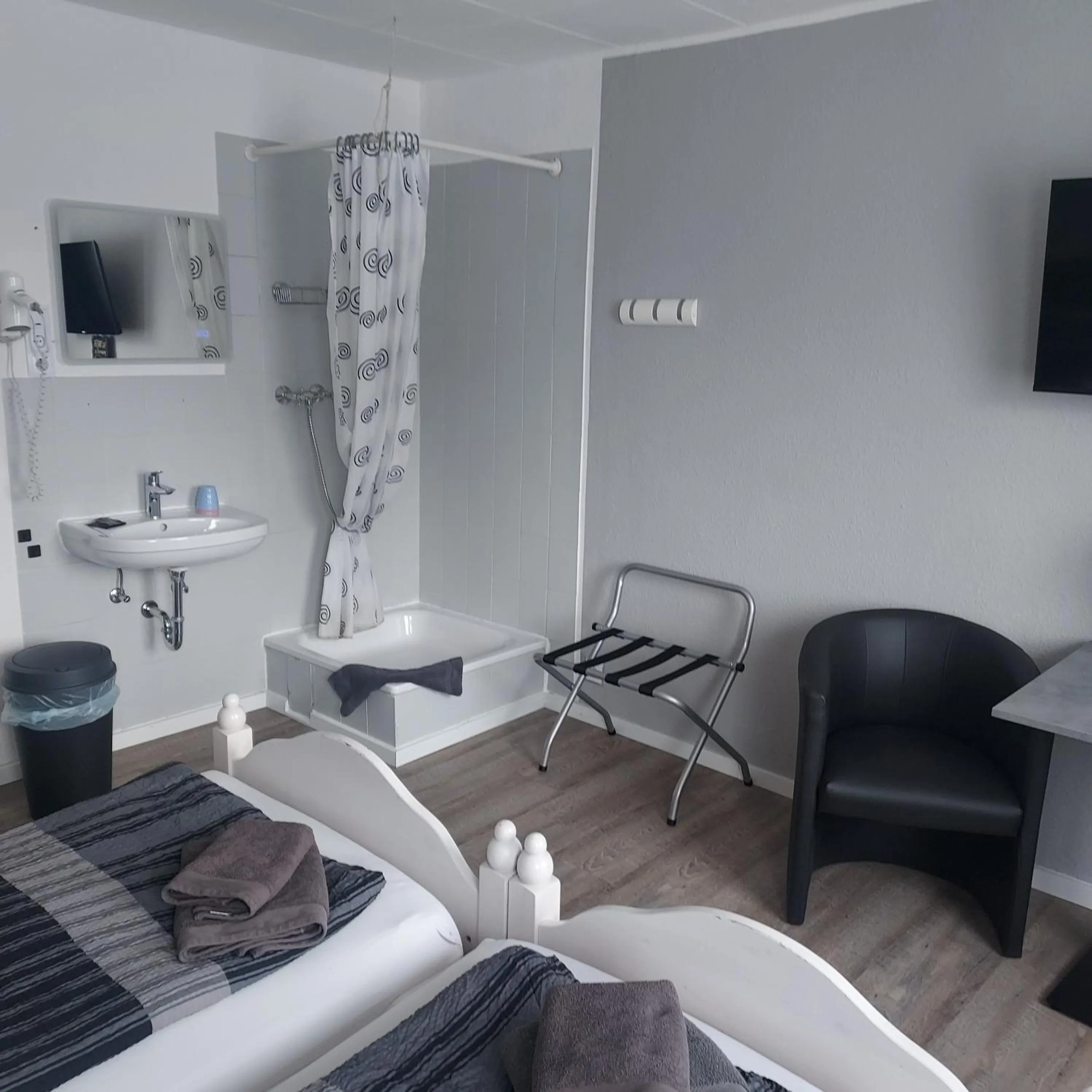 Twin Room with Shared Toilet - single occupancy in Landgasthof "Hotel zum Norden"