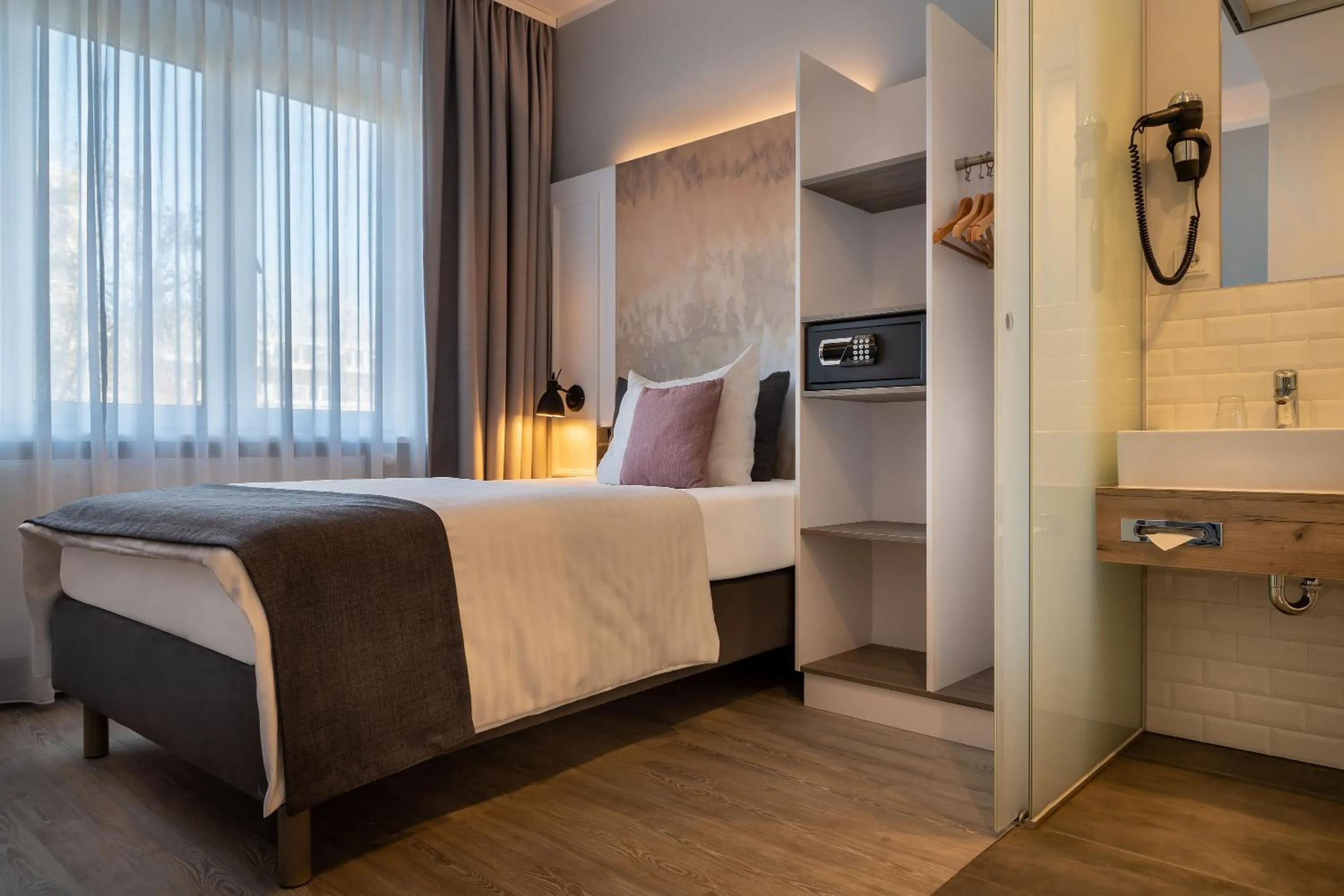 Standard Single Room with Balcony and Kitchenette in Yggotel Ravn