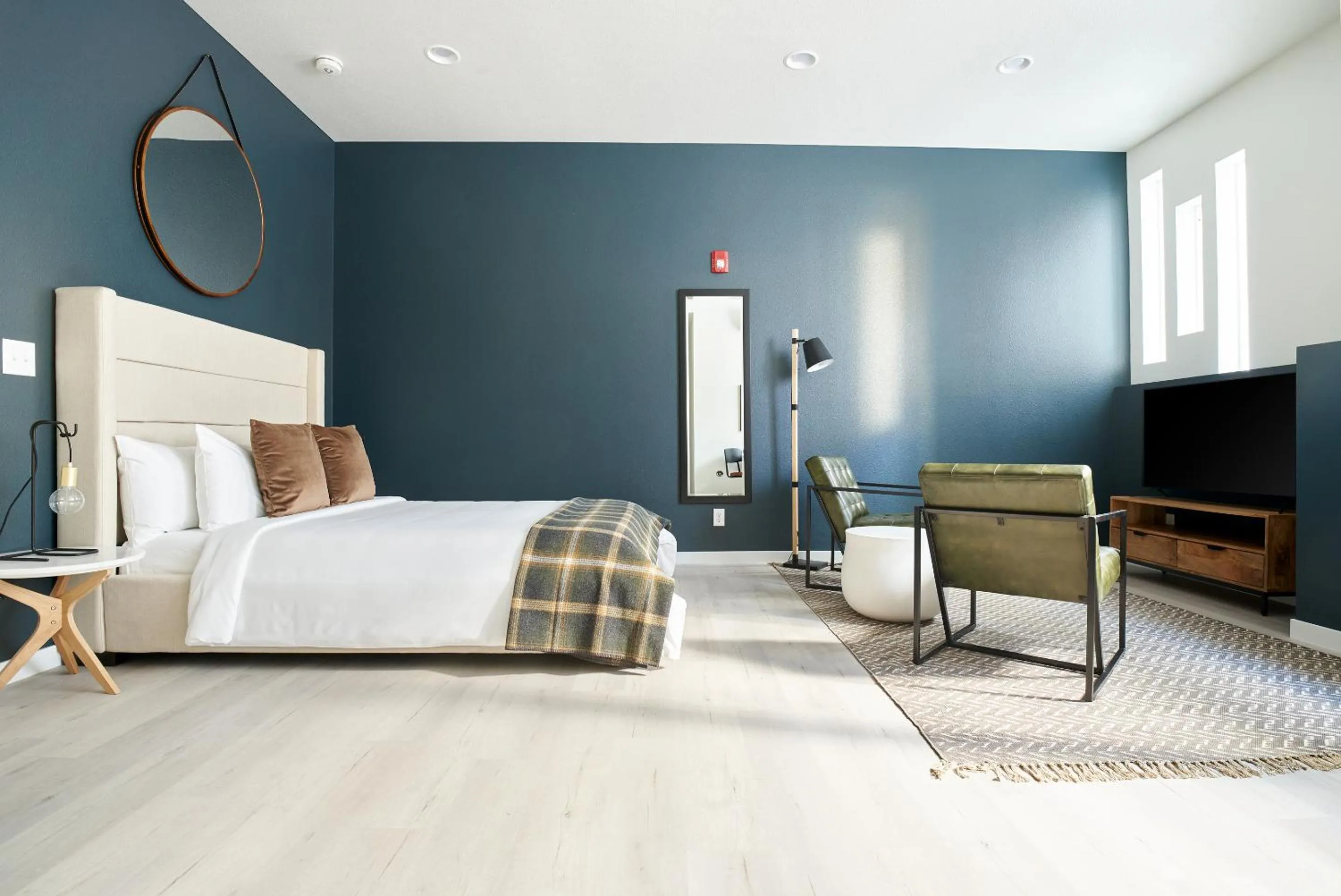 Queen Studio - Disability Access in Sonder by Marriott Bonvoy Zuni Apartments LoHi