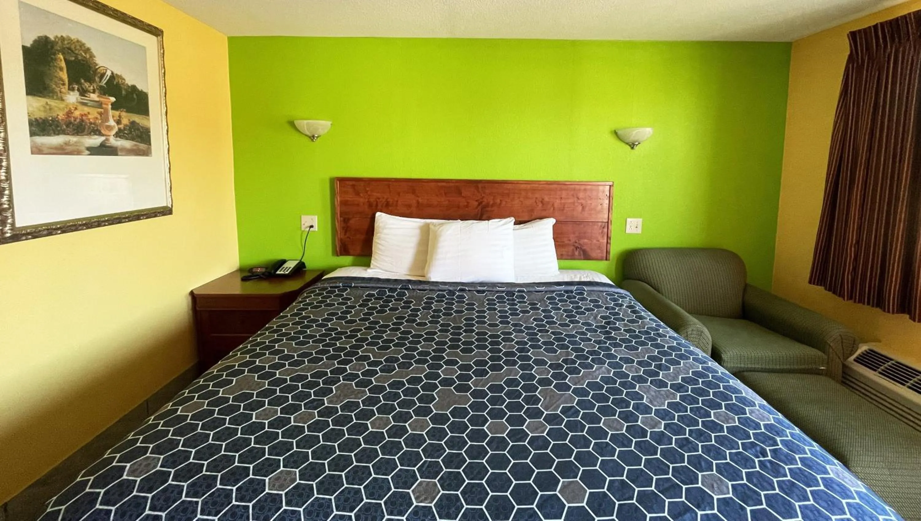 King Room - Non-Smoking in Royal Inn Linden