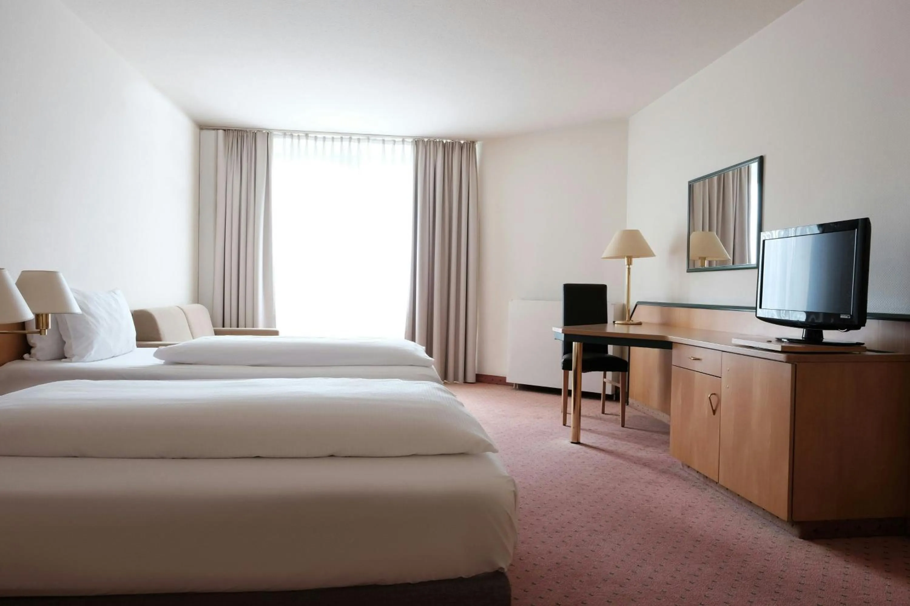 Photo of the whole room, Bed in FOUR Essen City Centre