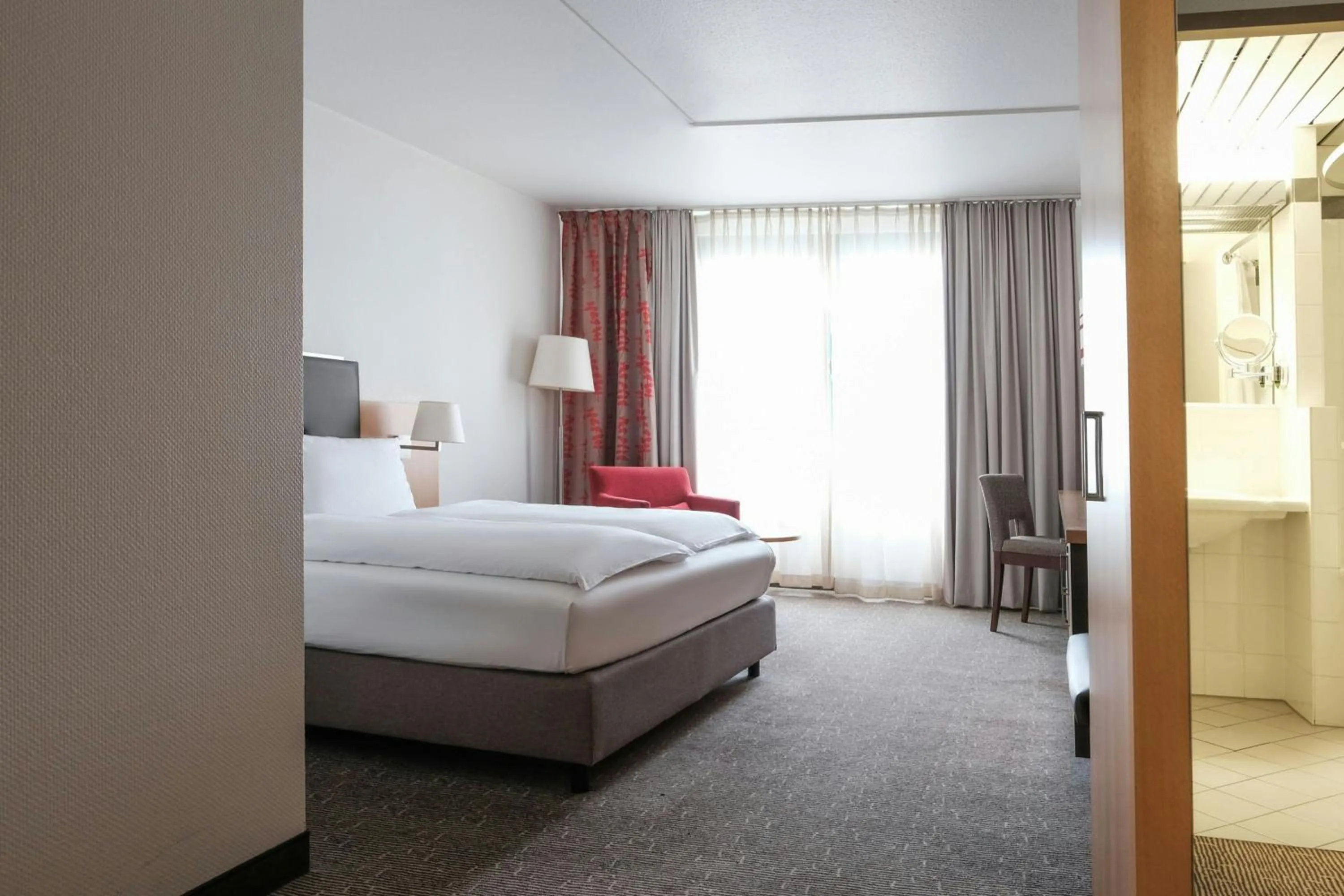 Photo of the whole room, Bed in FOUR Essen City Centre