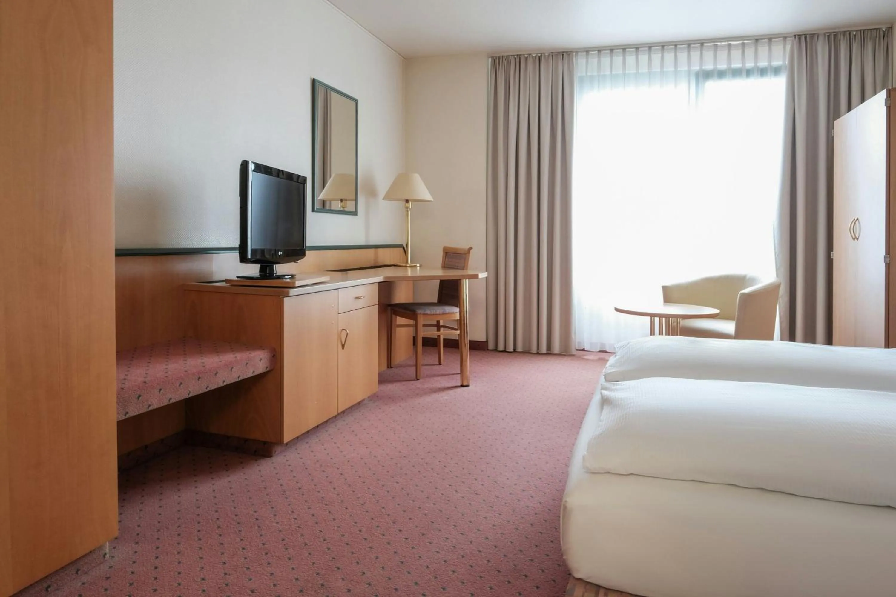 Photo of the whole room, Bed in FOUR Essen City Centre