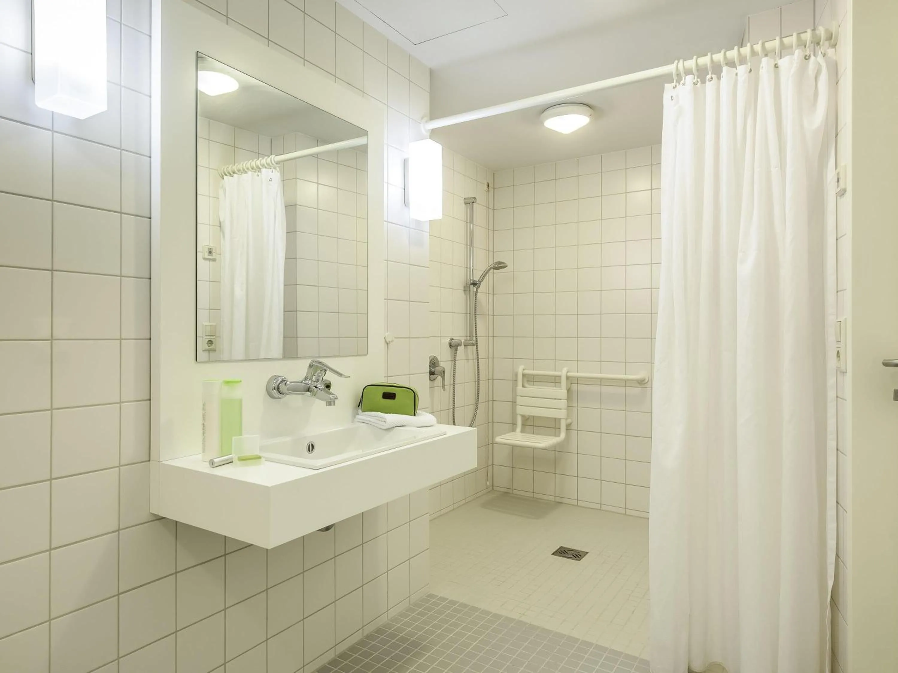 Twin Room - Disability Access in ibis budget Berlin Alexanderplatz