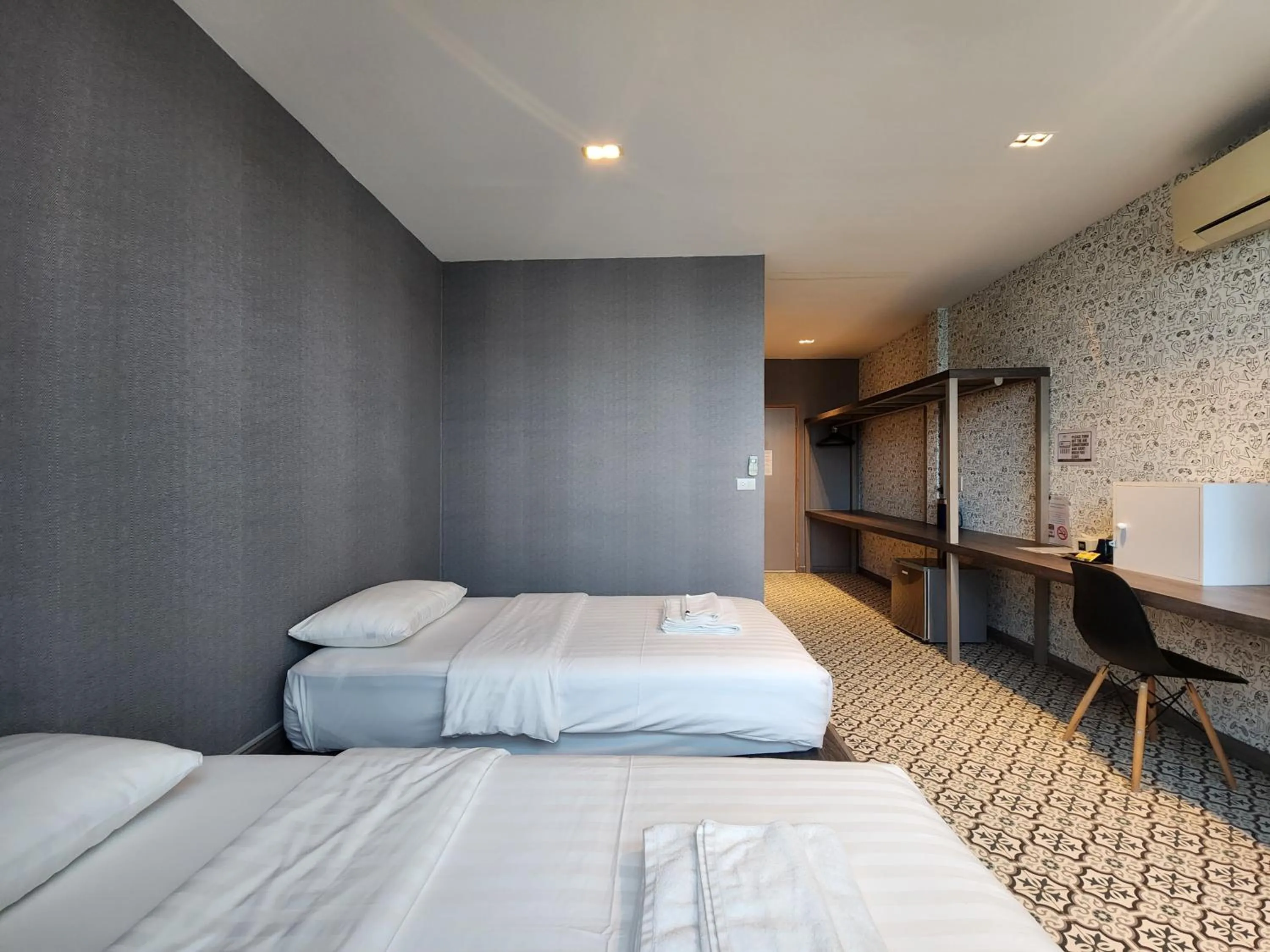 Deluxe Twin Room in Happy Station Bangkok