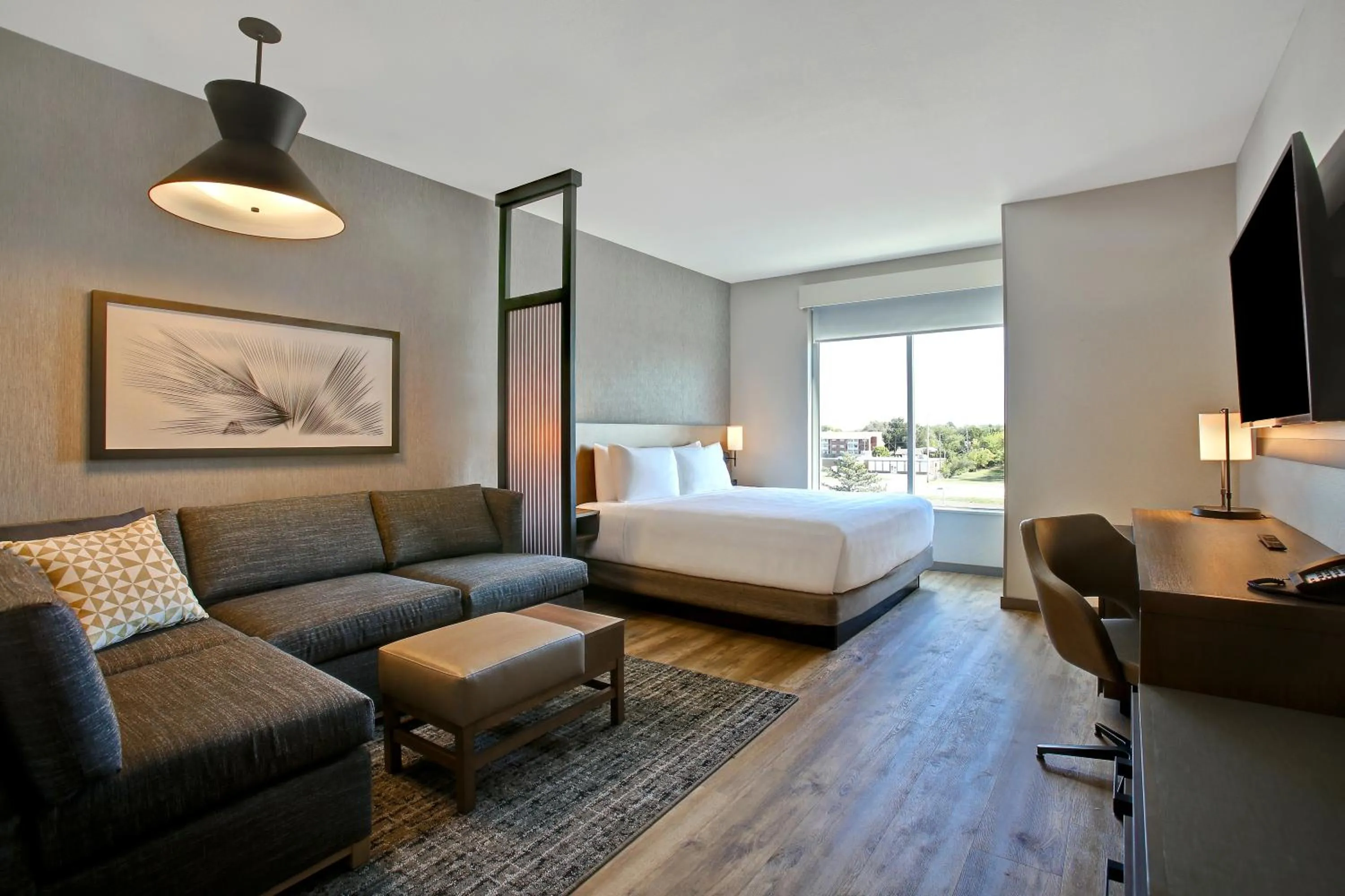 King Room with Sofa Bed and Accessible Tub - Disability Access in Hyatt Place at Wichita State University