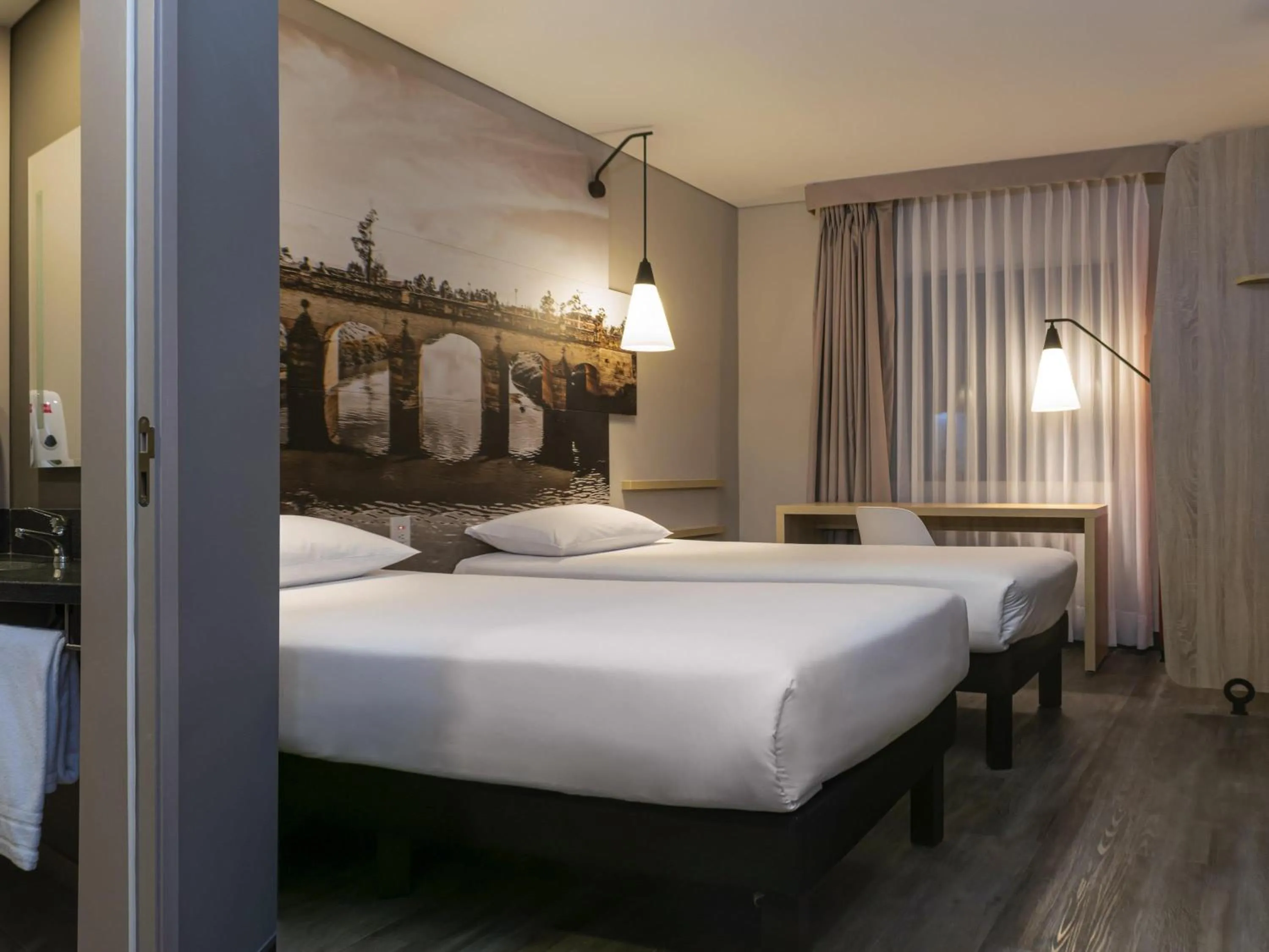 Standard Twin Room in ibis Chia