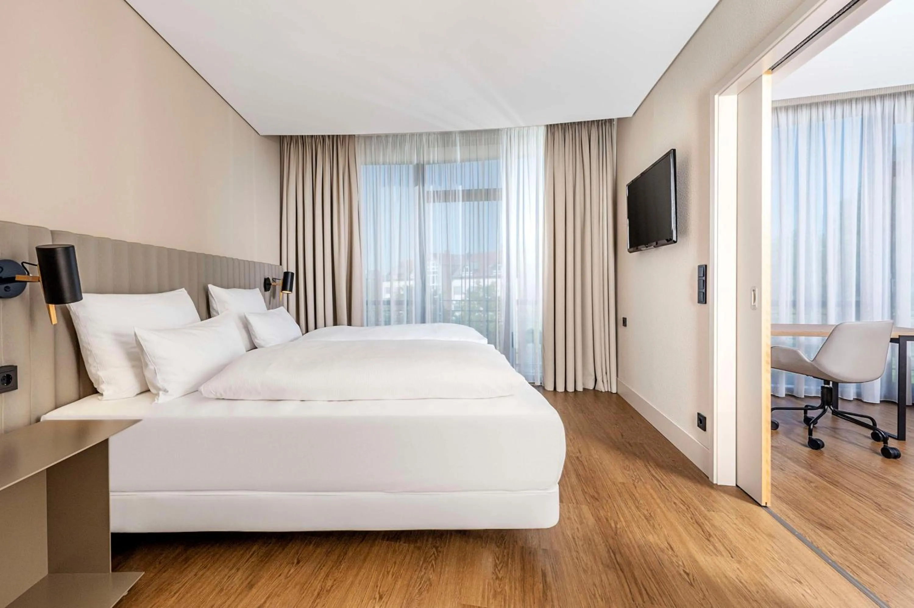 Family Room (2 Adults + 1 Child) in NH München Unterhaching