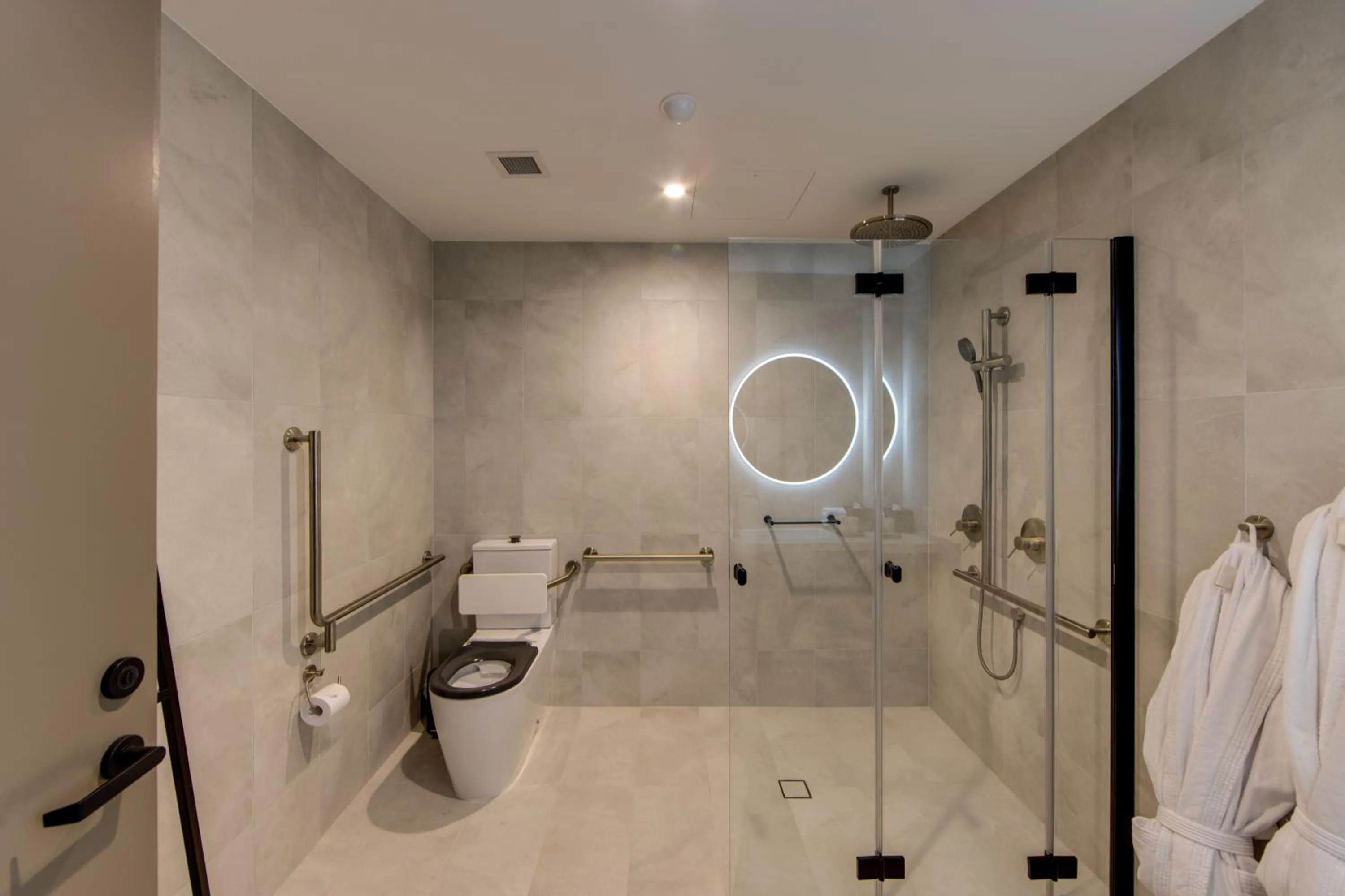 Parkland Accessible King in Oval Hotel at Adelaide Oval