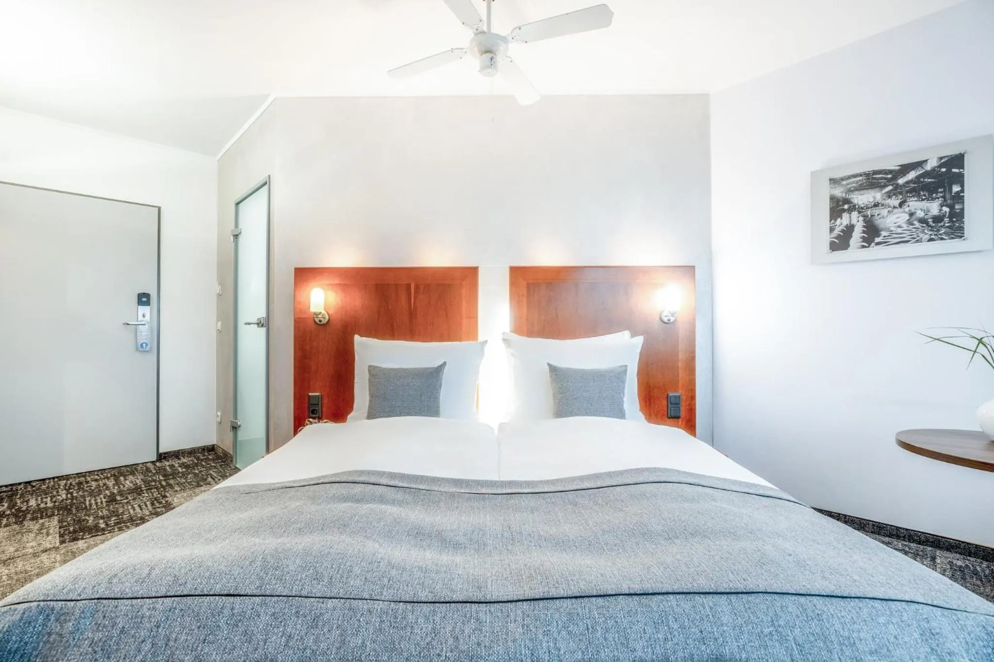 Standard Queen Room with Sofa Bed - Non-Smoking in Garner Hotel Oberhausen