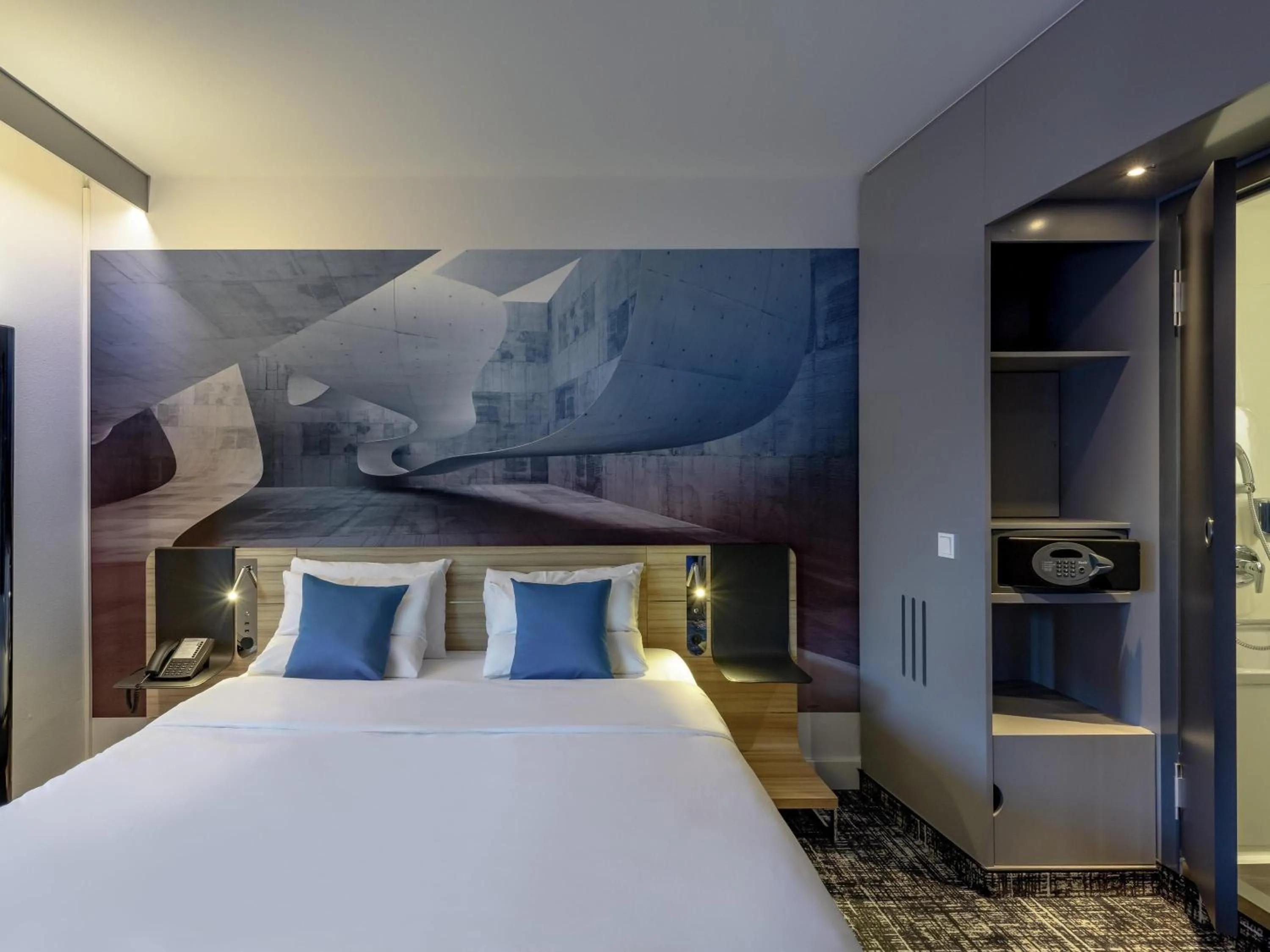  Standard Suite with Double Bed and Sofa Bed in Novotel Suites Berlin City Potsdamer Platz