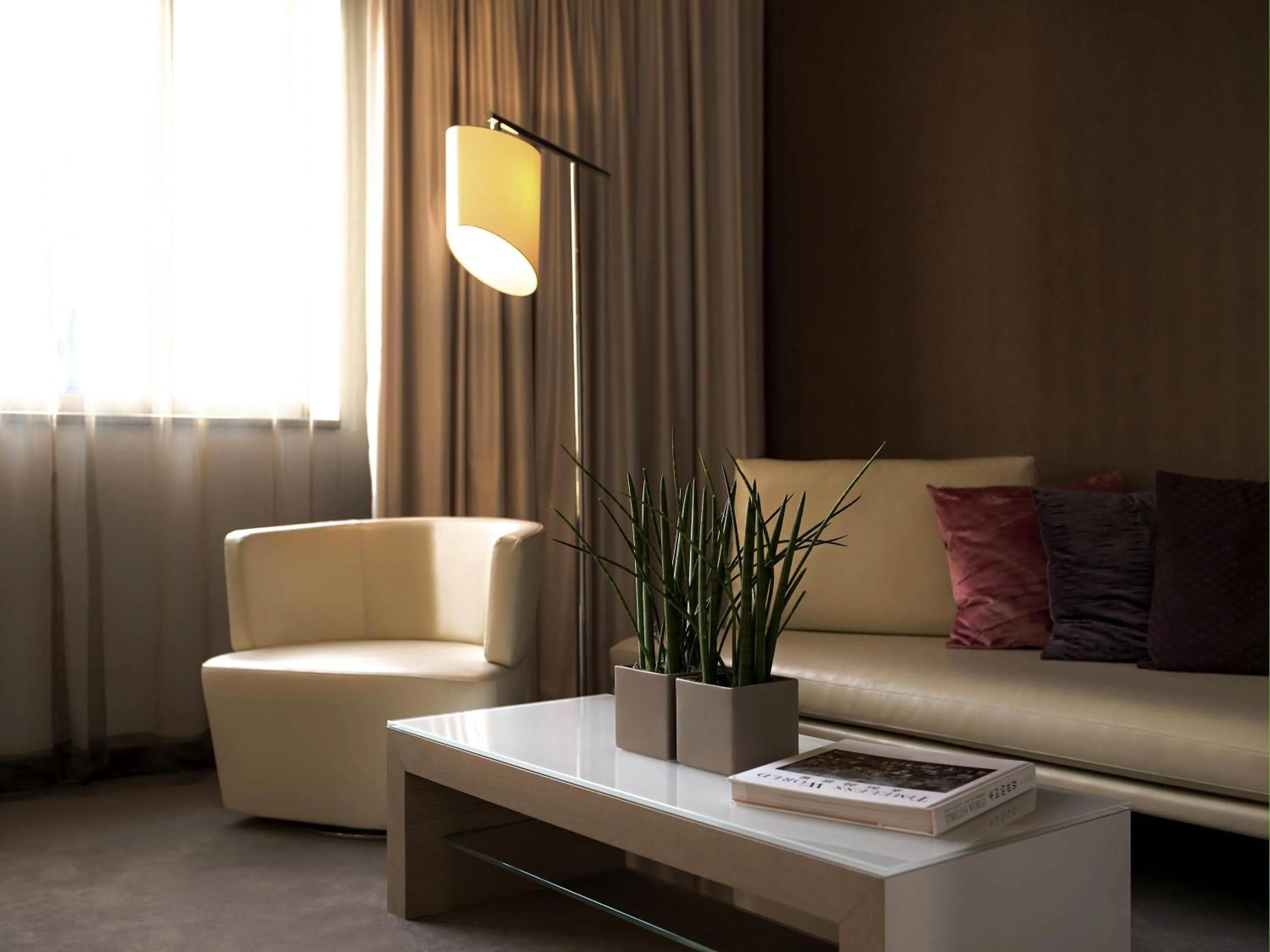 Deluxe Suite in Pullman Berlin Schweizerhof