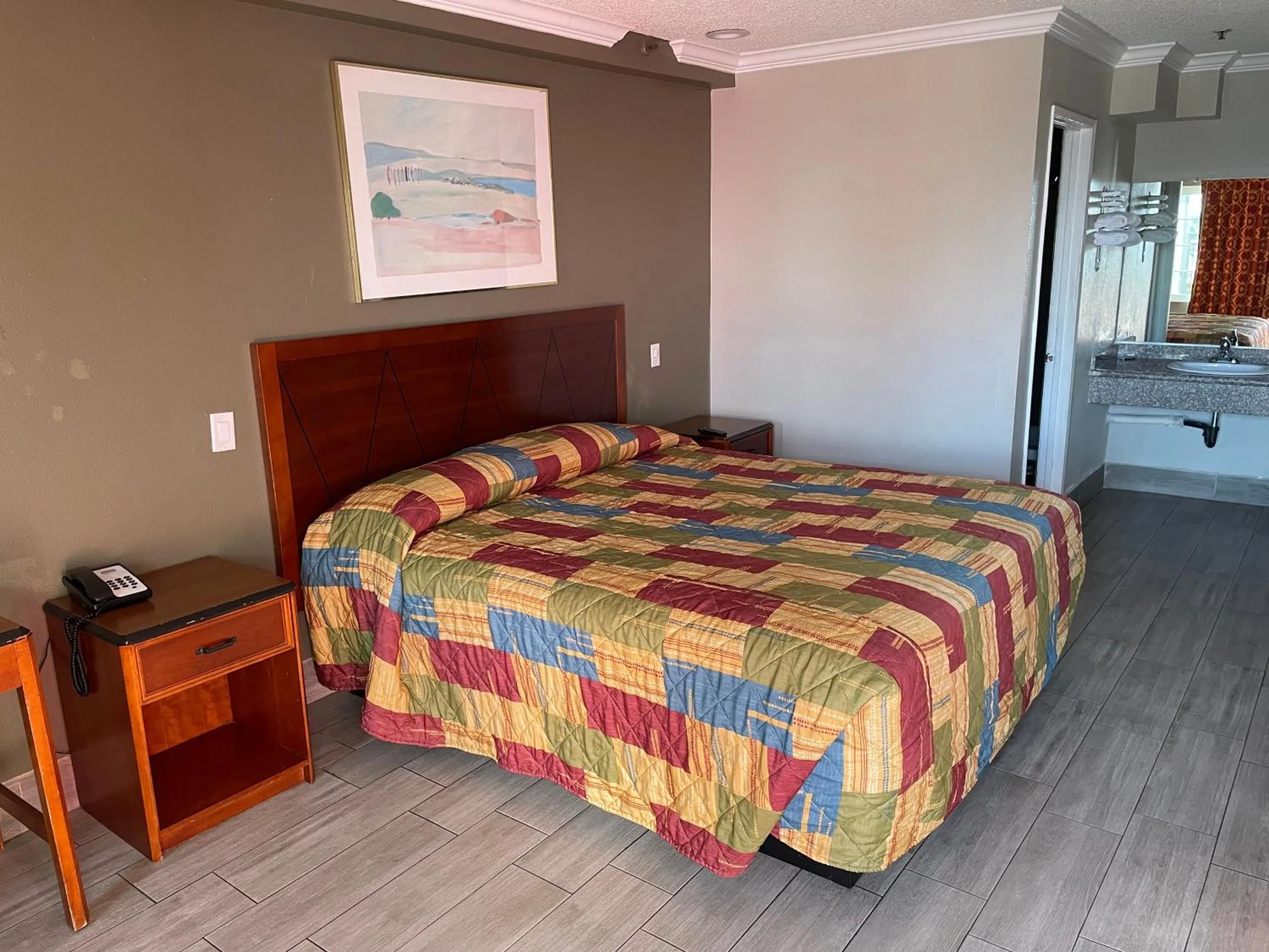 King Bed Accessible in Heritage inn and suites