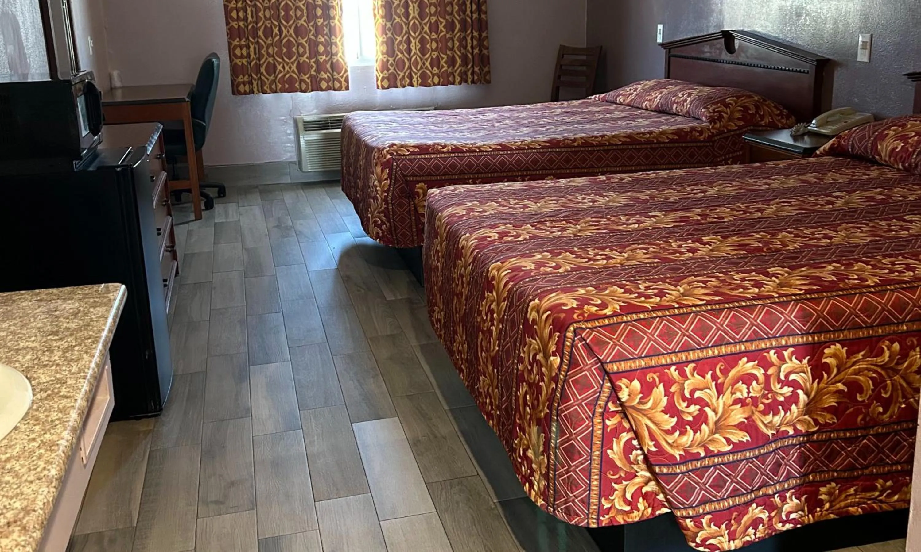 2 Queen Beds Non-Smoking in Heritage inn and suites