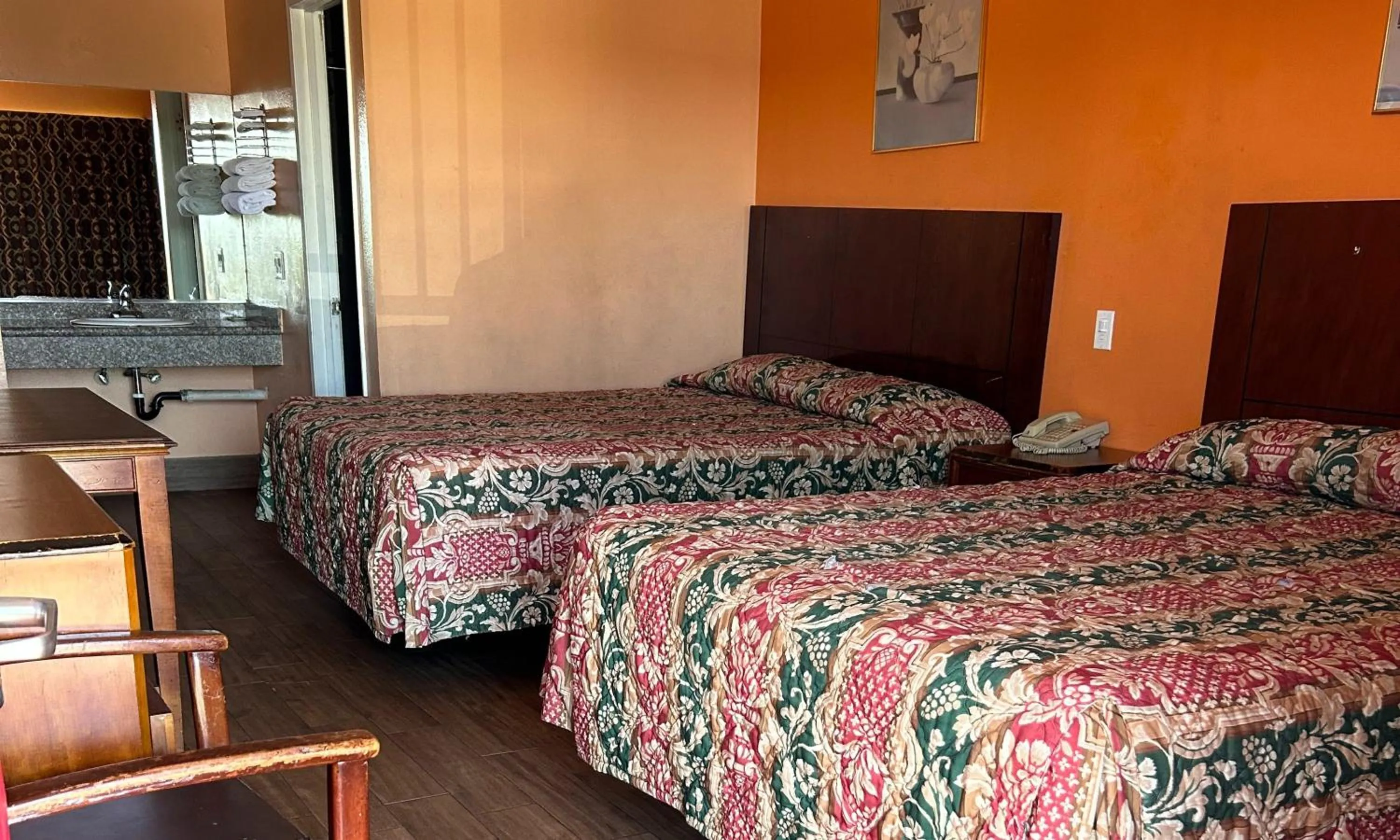 2 Queen Bed Smoking in Heritage inn and suites