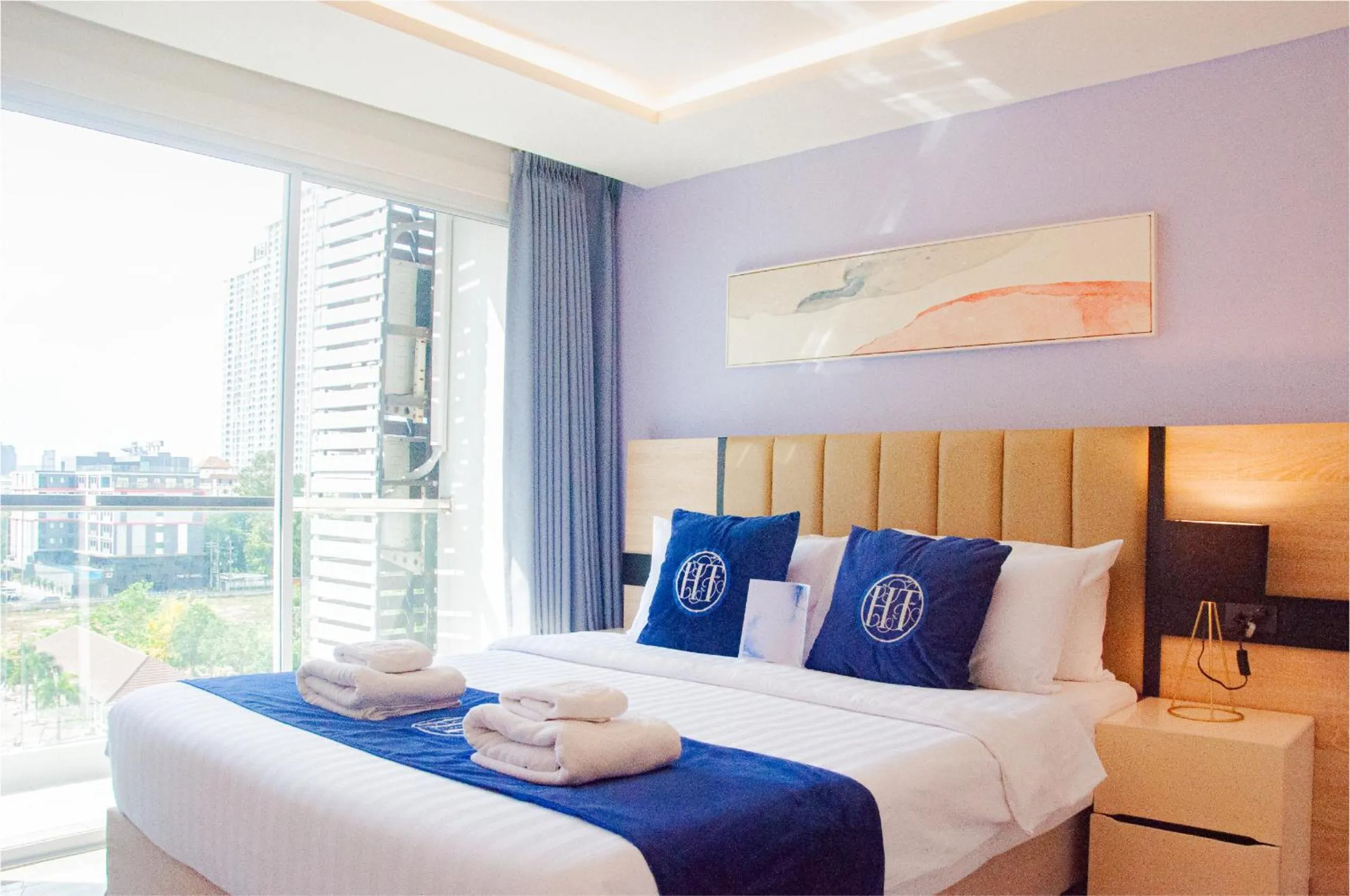 King Suite with Sea View in HT9 Hotel