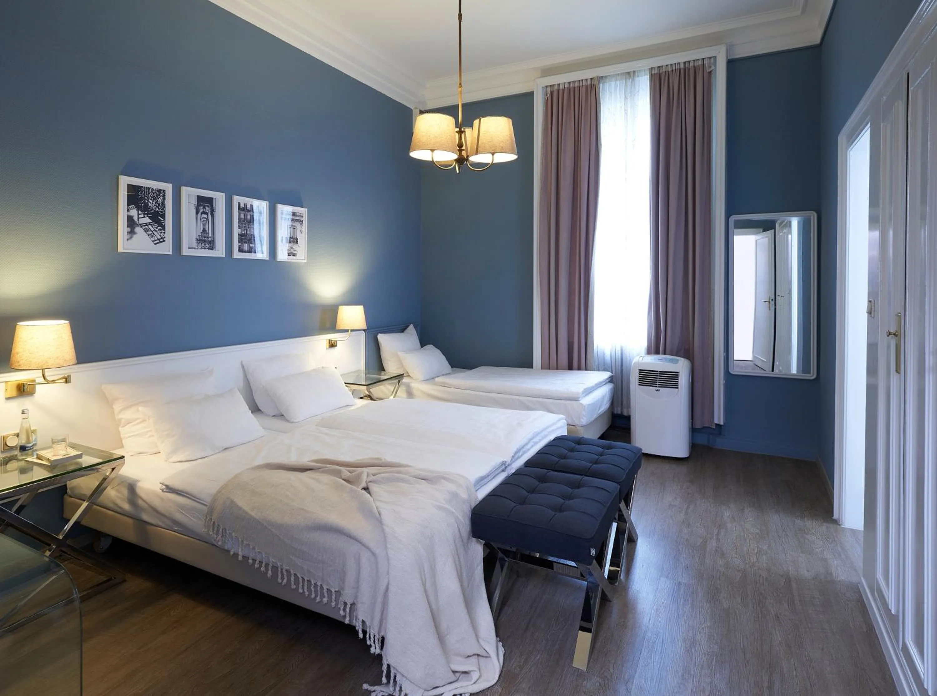 Triple Room - Mini-bar drinks free of charge in Hotel Monopol - Central Station