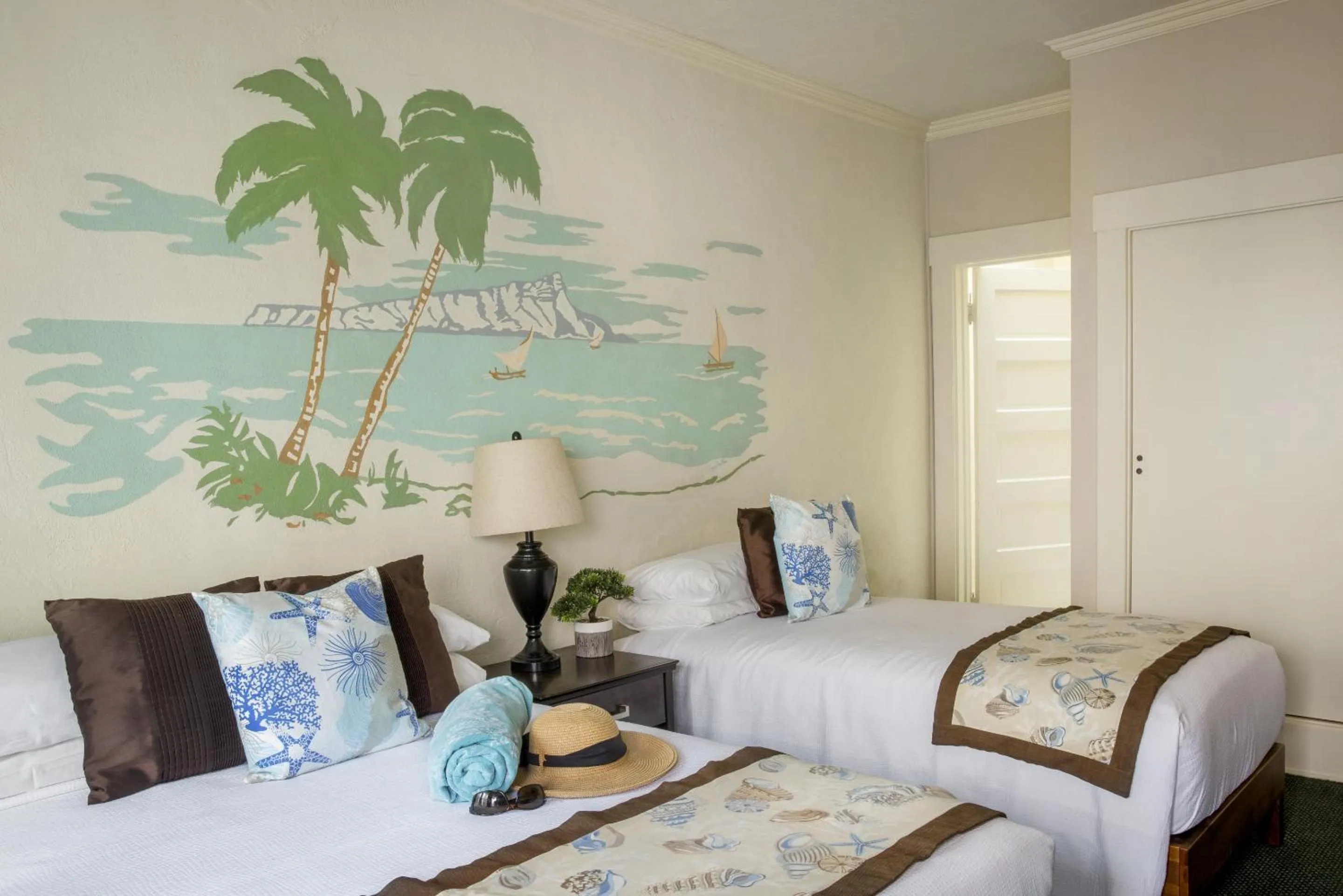 Patio Double Twin in Hotel Mac Rae