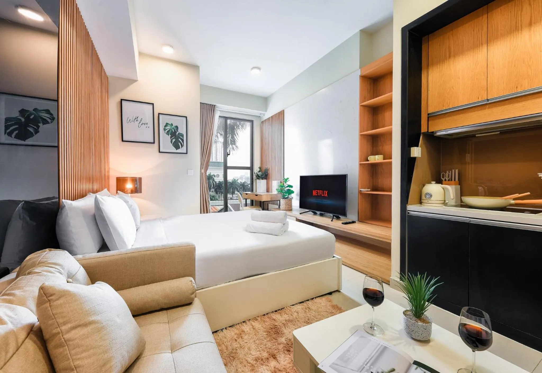 Deluxe King Studio - single occupancy in S Lux Apartment