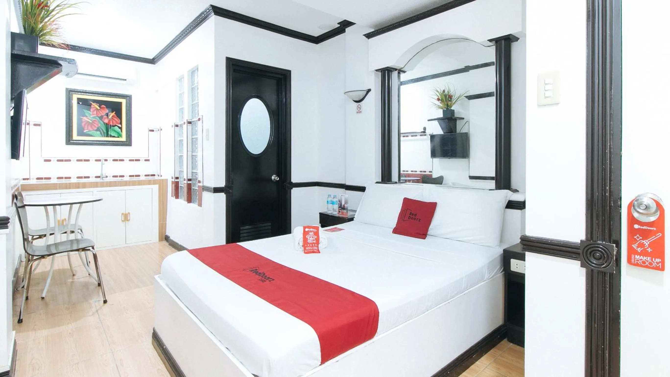 Deluxe Room in RedDoorz at Plus Villa Gloria Taguig