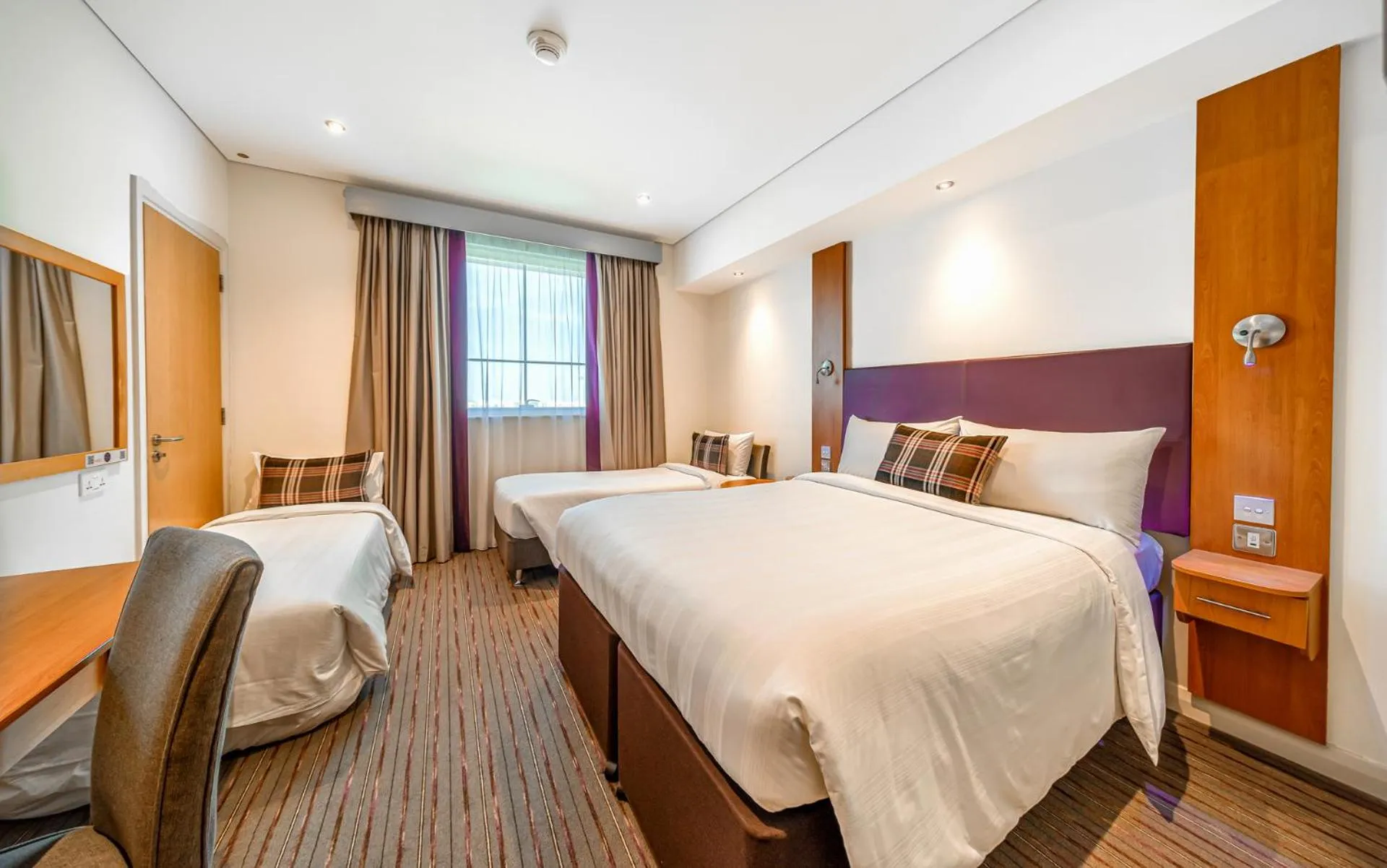 Interconnecting Family Room - FREE Airport Shuttle & Yas Island drop off in Premier Inn Abu Dhabi Airport Business Park