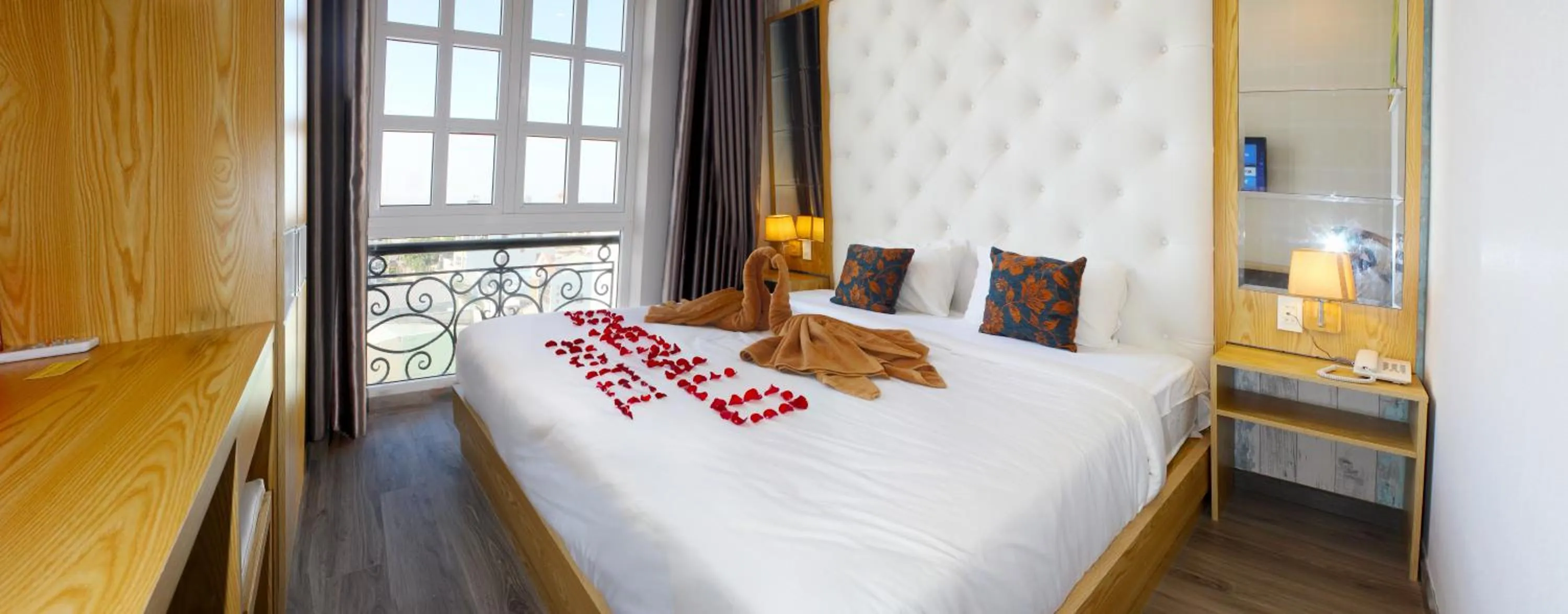 Standard King Room in EMERALD OCEAN HOTEL