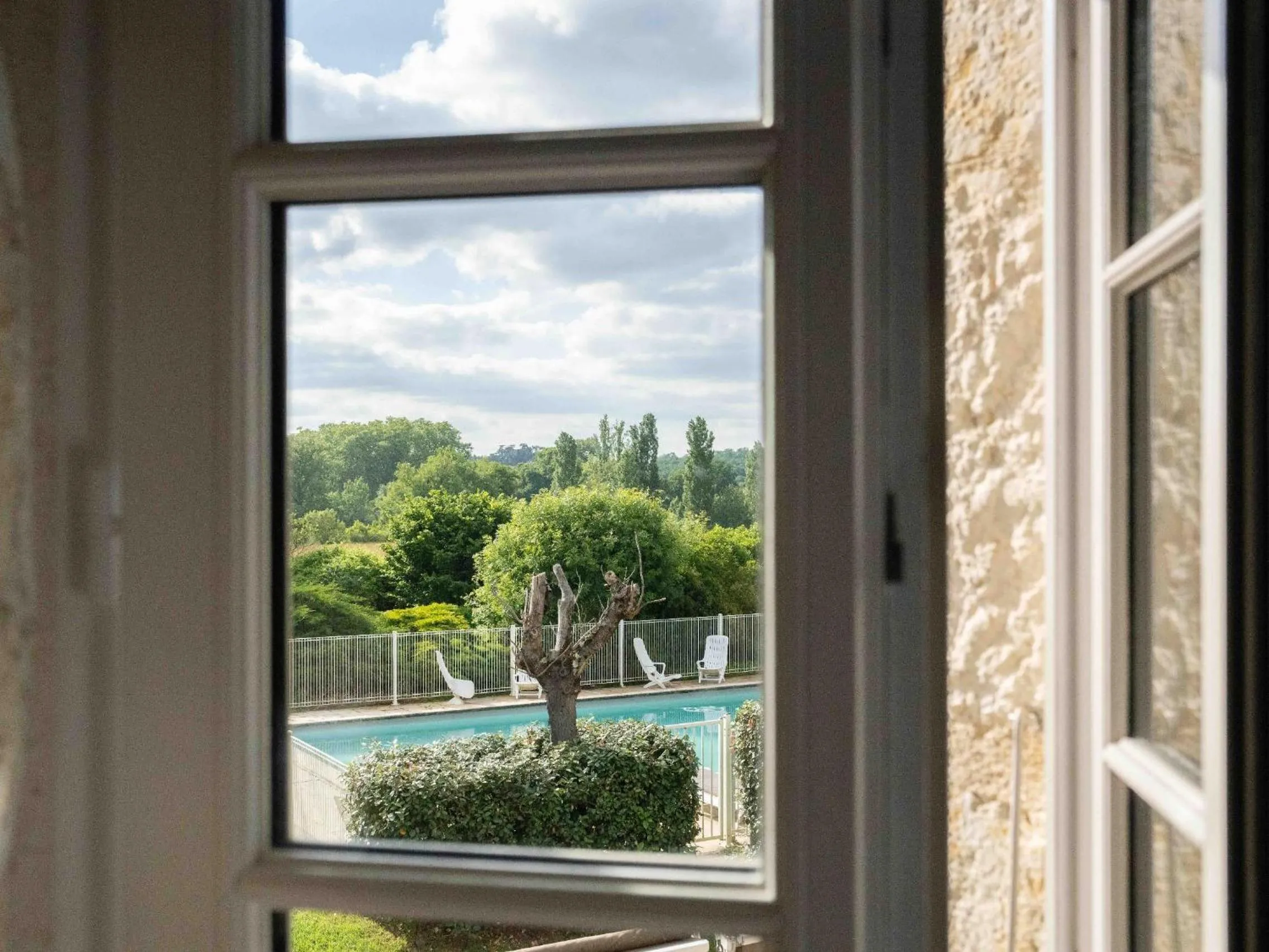 Double Room with Pool View in Logis Hôtel La Ferme de Flaran
