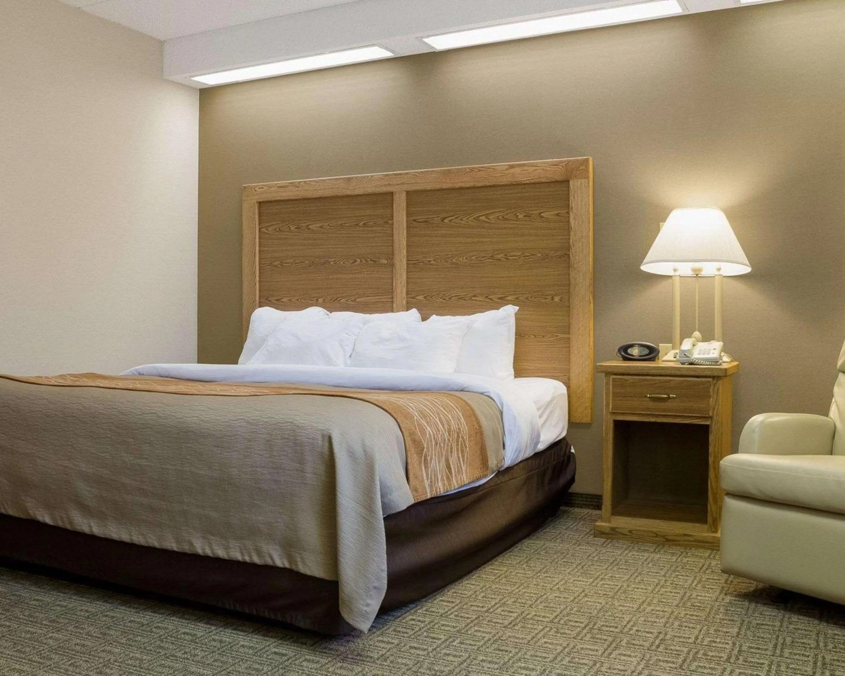 Queen Room - Non-Smoking in Quality Inn Bismarck I-94