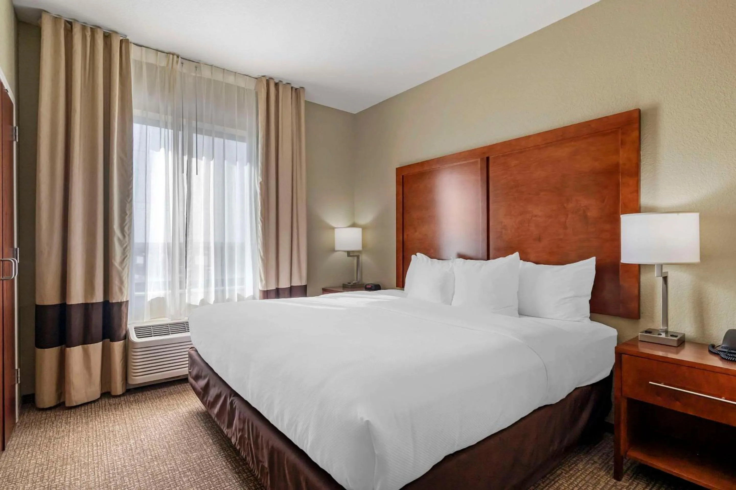 King Suite with Sofa Bed in Comfort Inn & Suites