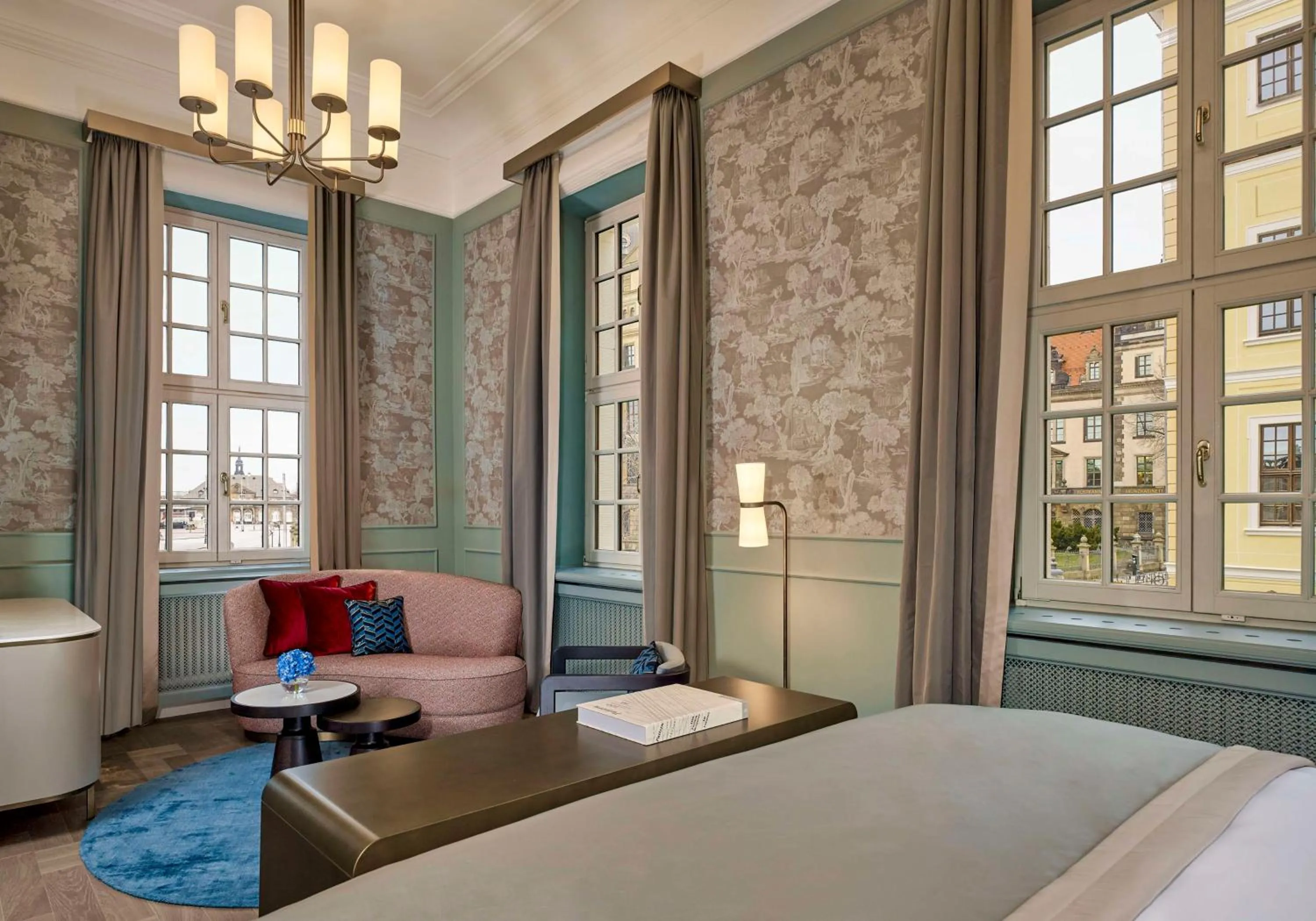 Palais View Room in Hotel Taschenbergpalais Kempinski