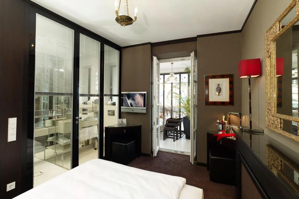 Deluxe Double or Twin Room in Hotel Opera