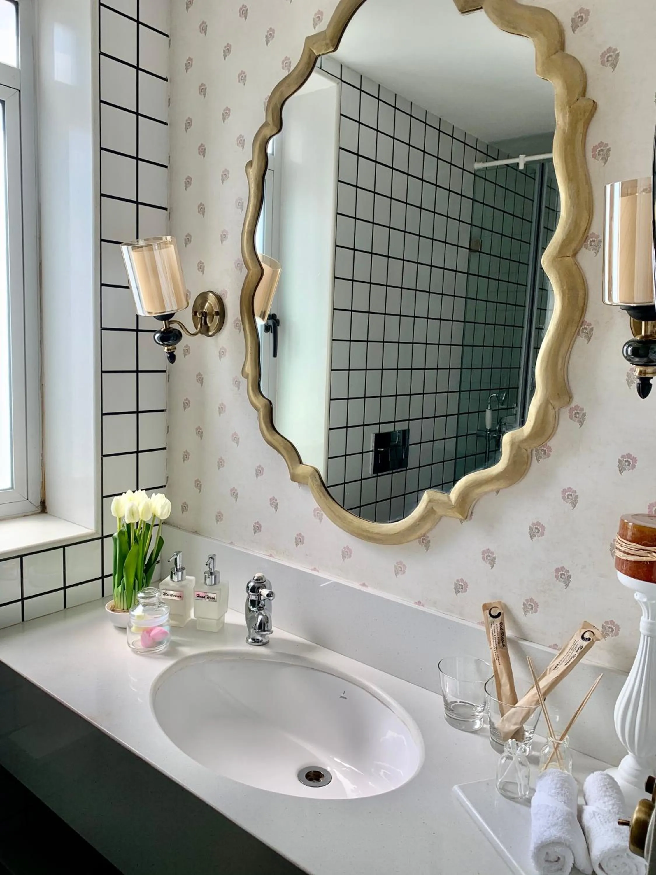 Deluxe Room with Balcony in Red Thread Calangute