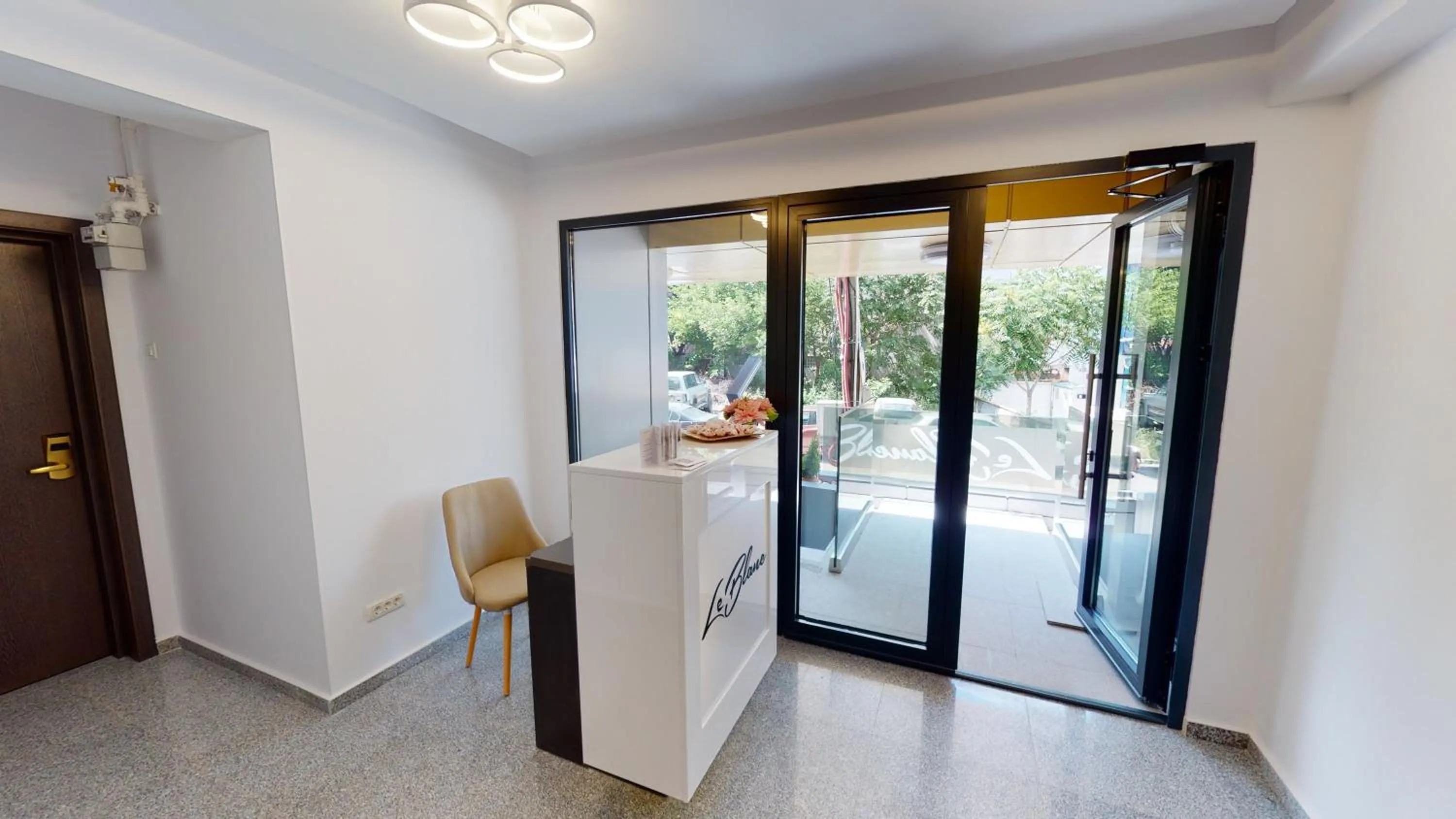 King Apartment - single occupancy in Le Blanc ApartHotel