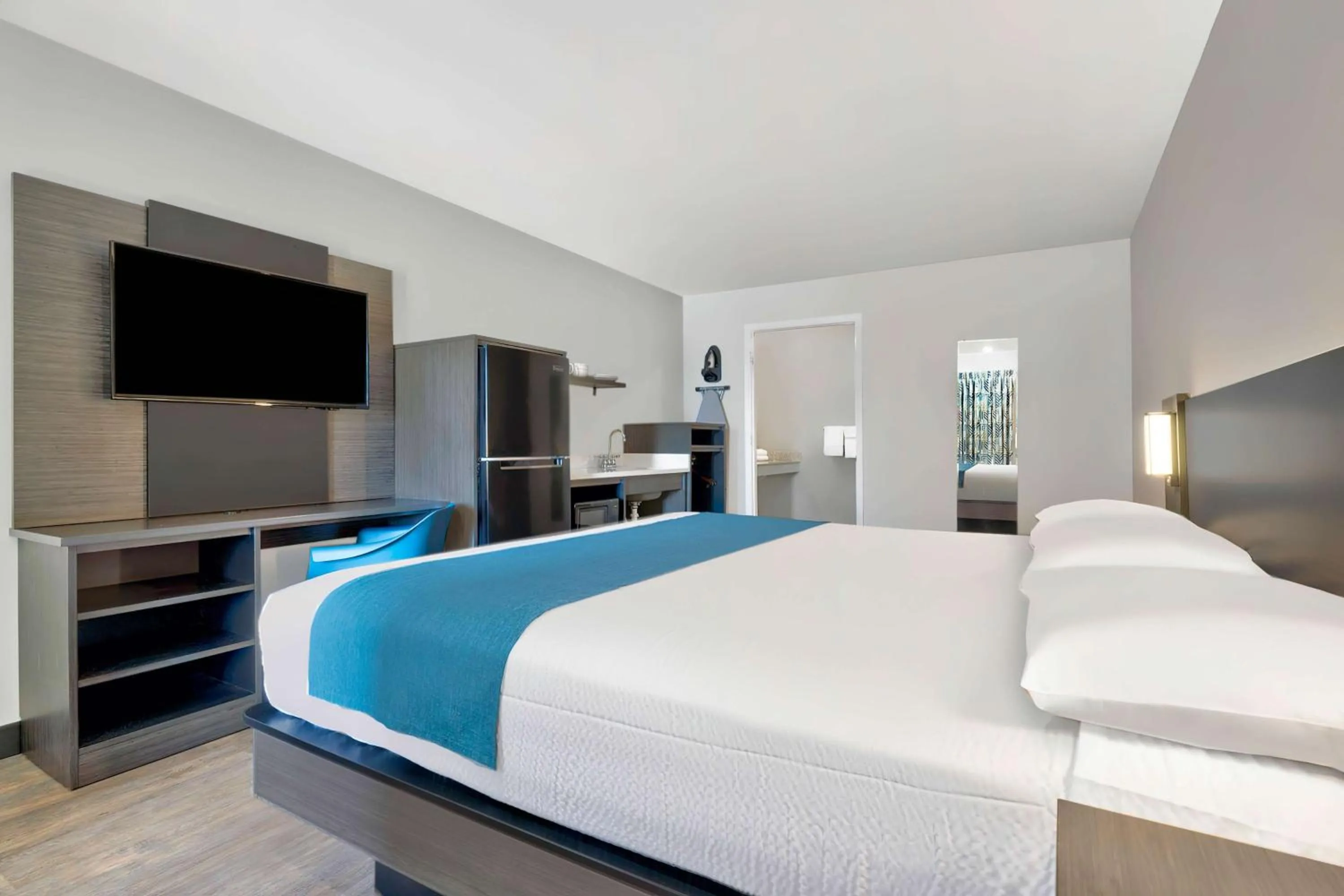 King Room - single occupancy - Disability Access - Non-Smoking in Studio 6 Waco TX - Downtown - Baylor