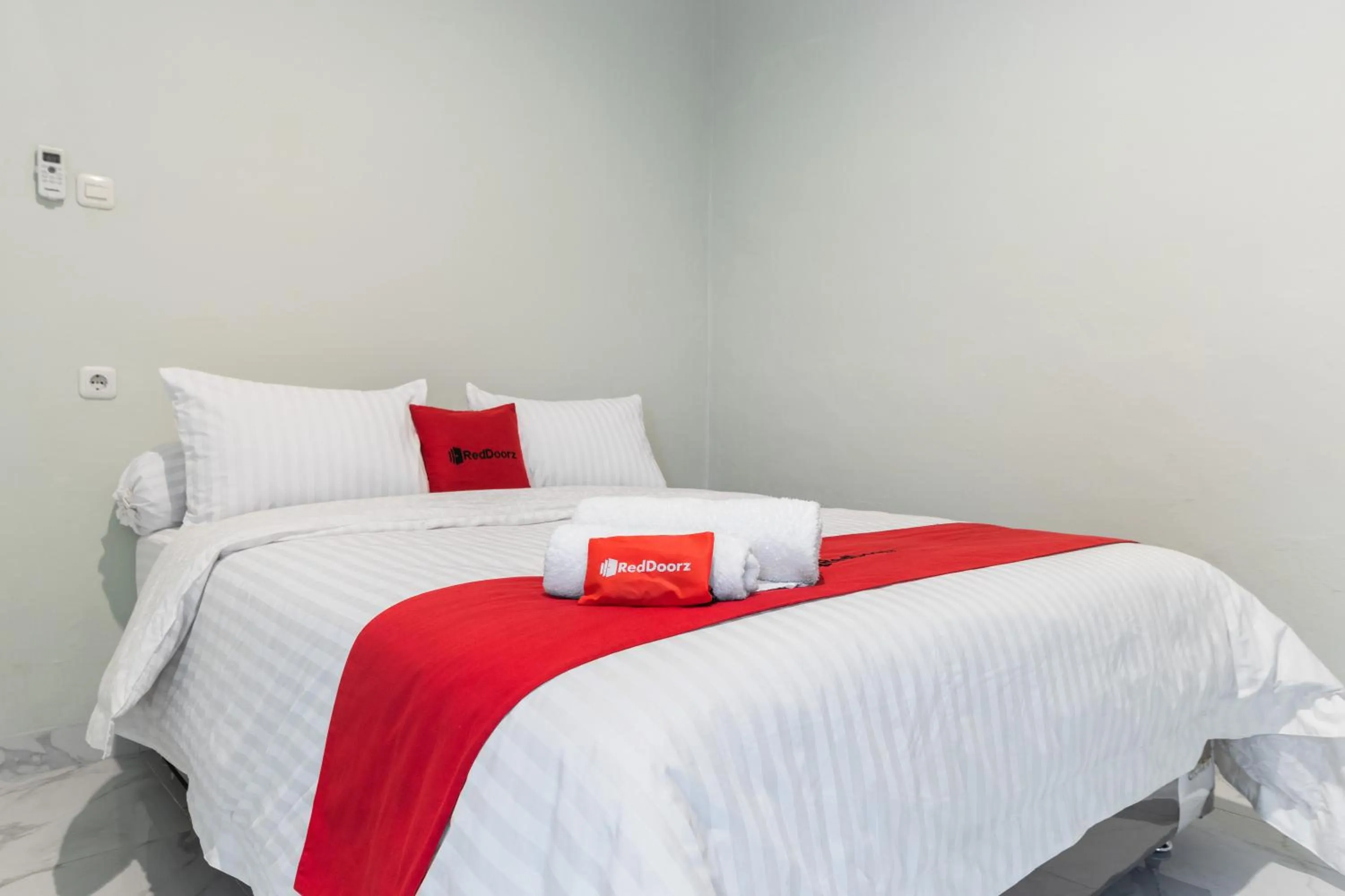 Double Room in RedDoorz Plus near RS USU Medan 2