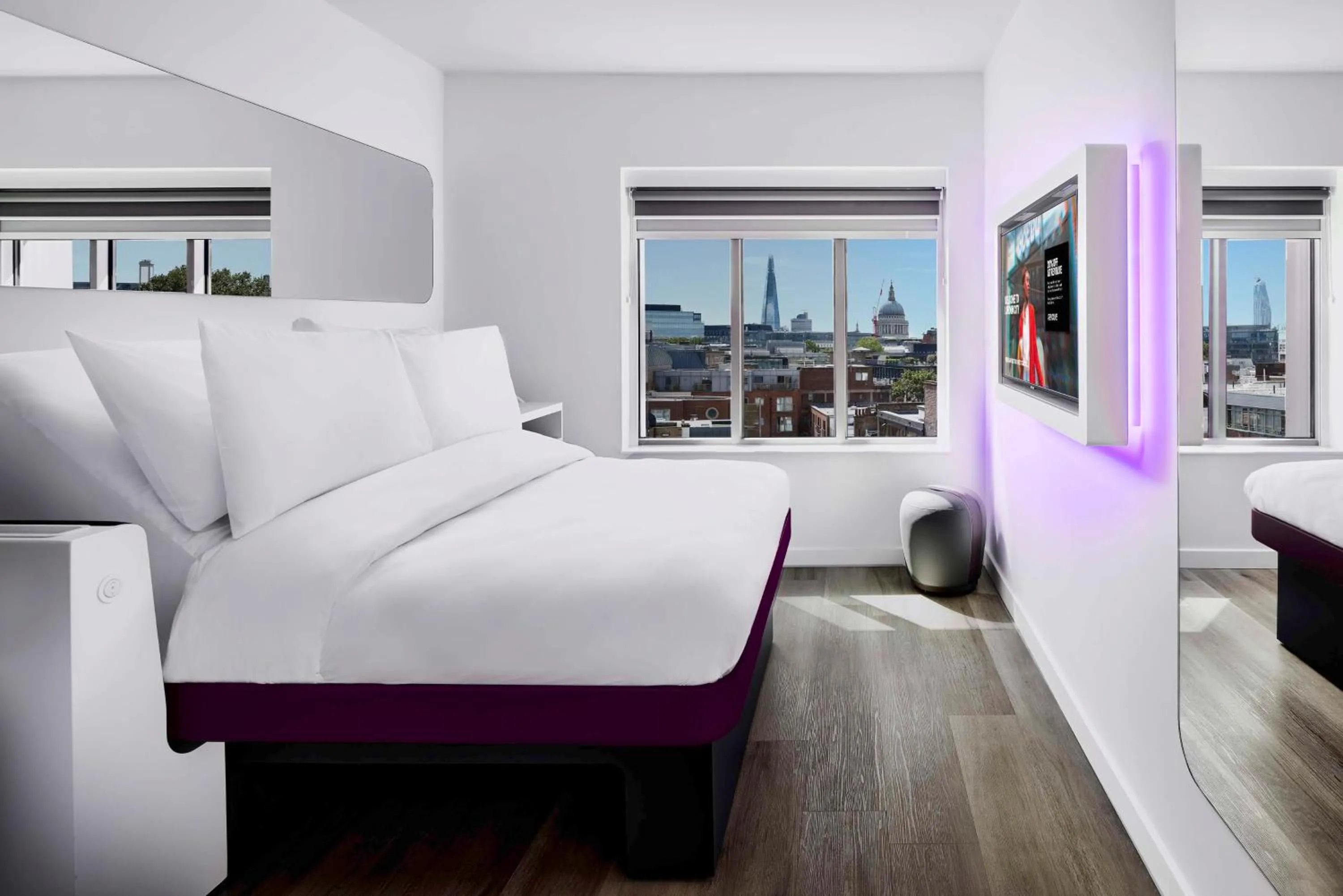 Premium Queen with View in YOTEL London City