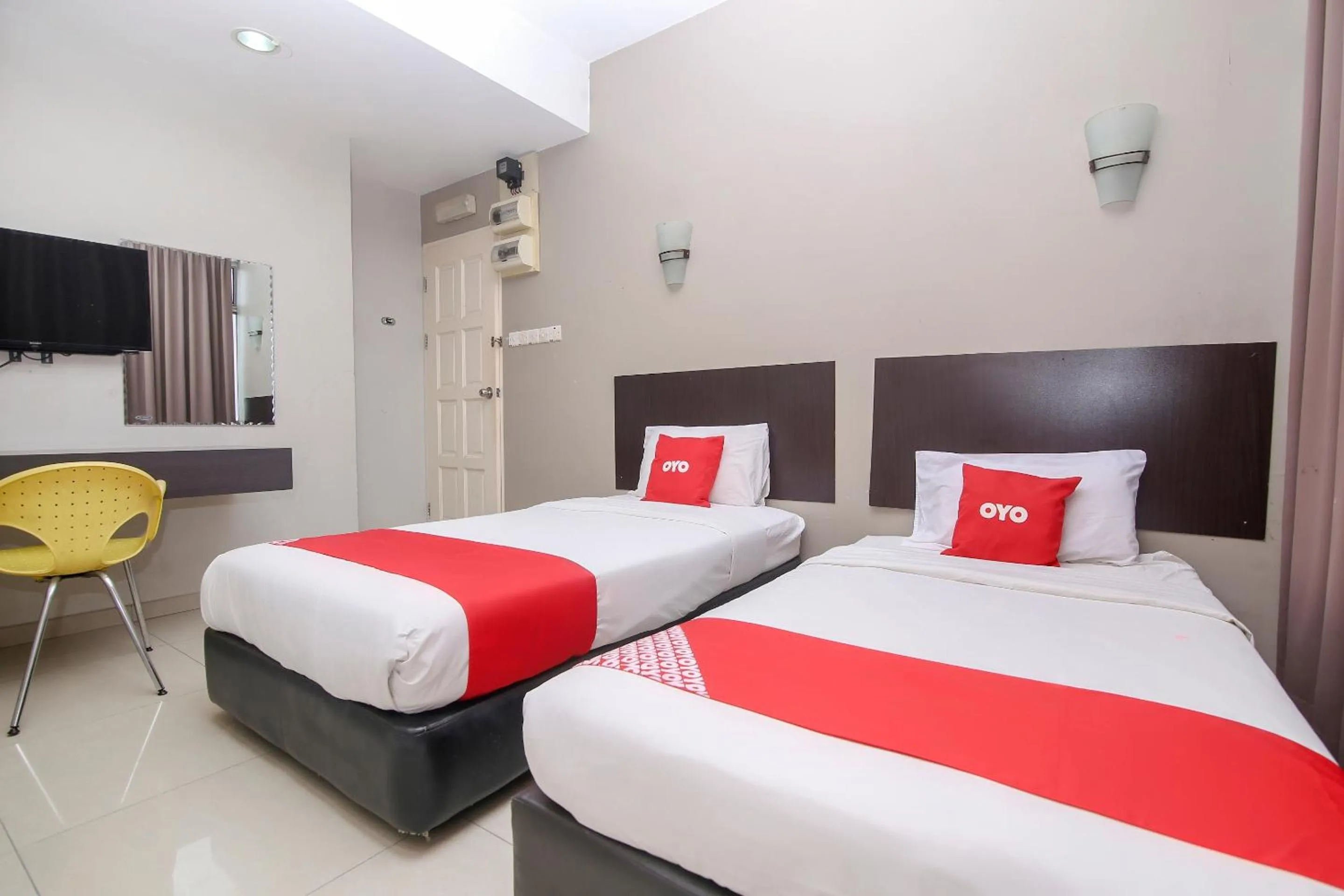 Deluxe Twin Room in Hotel O Nice Stay Three Six Five Services