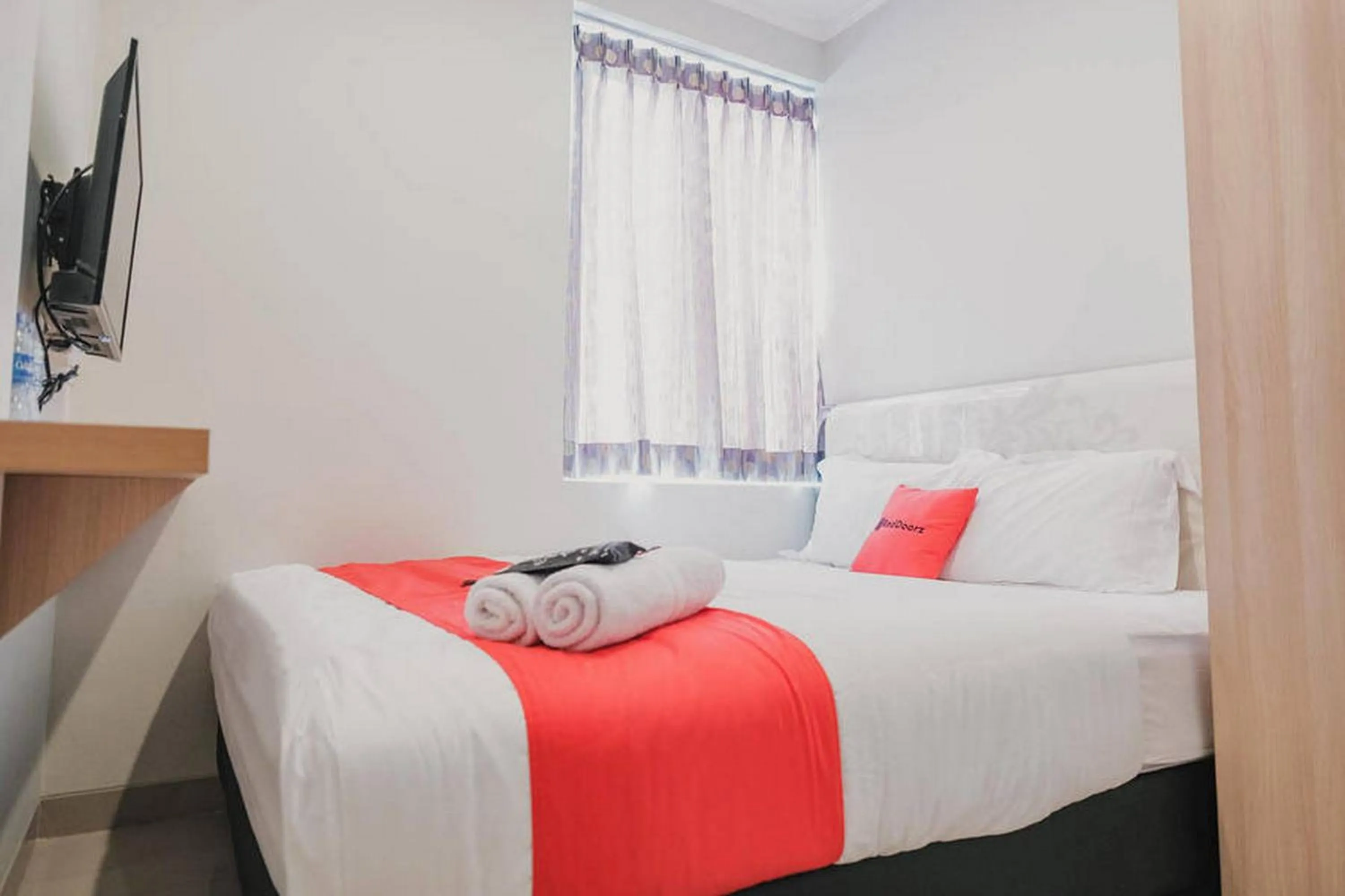 Suite in RedDoorz Plus near Soekarno Hatta Airport Taman Mahkota