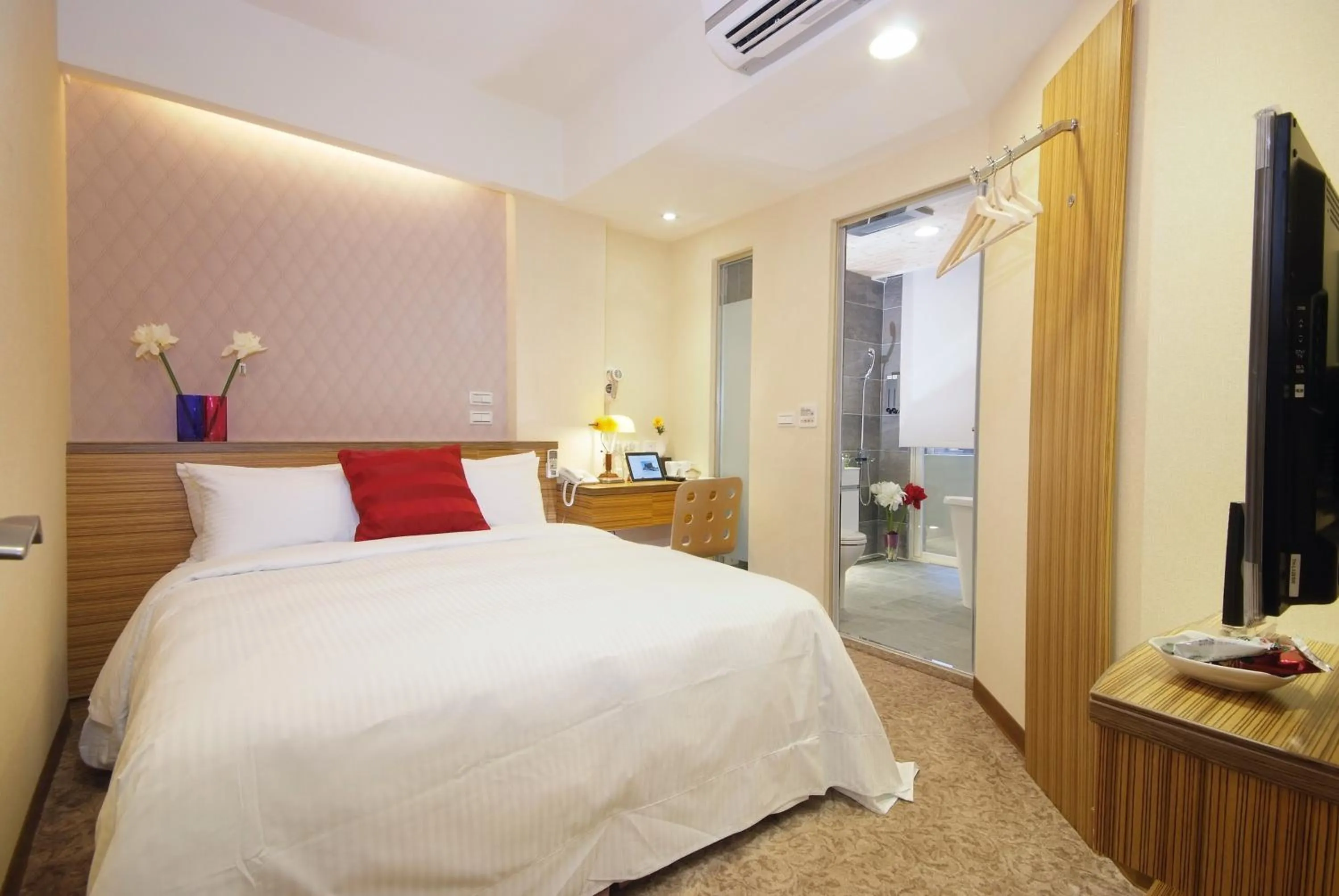 Deluxe Double Room in Golden Hotel