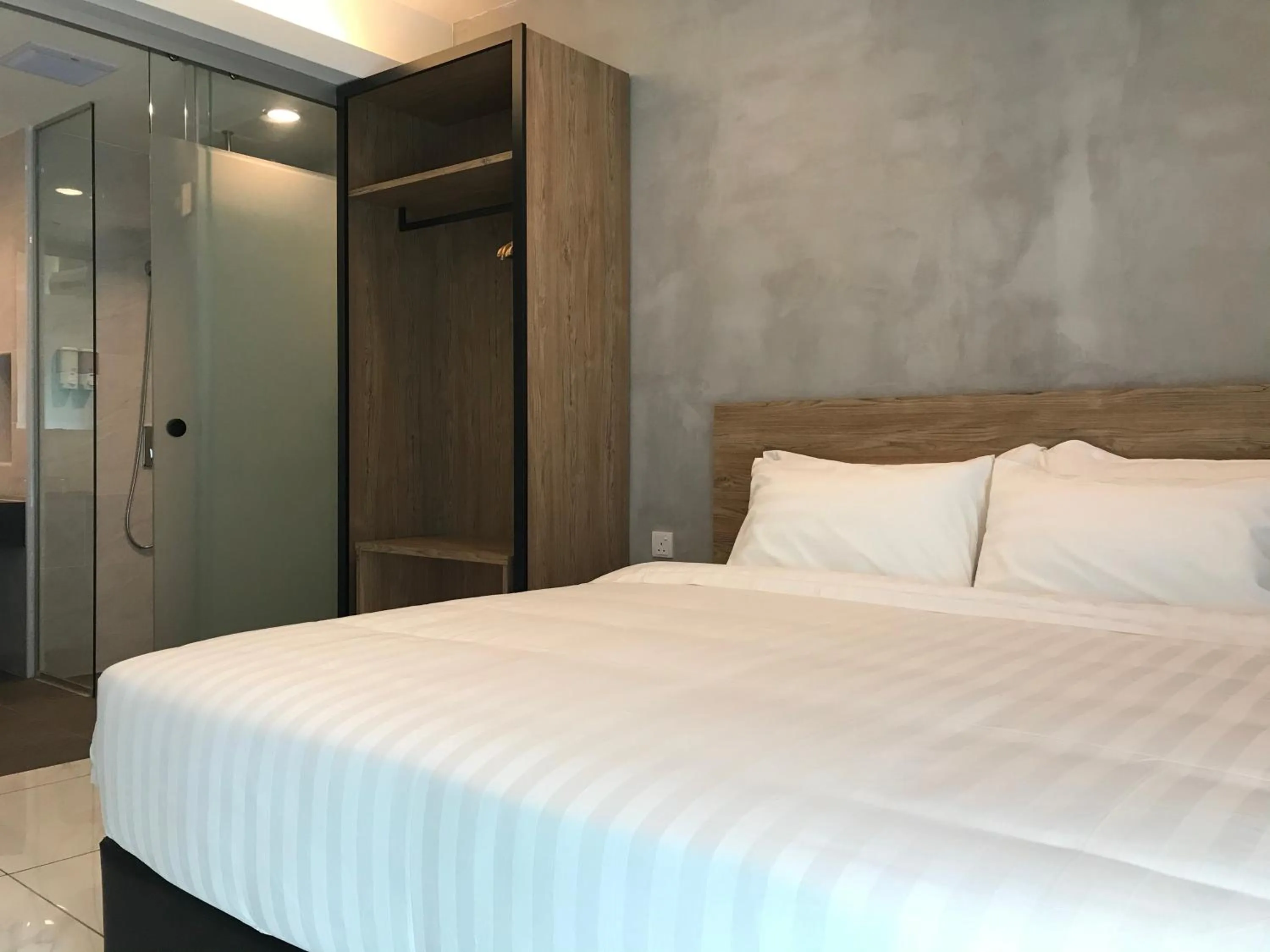 Deluxe King Room in Dandelion Inn