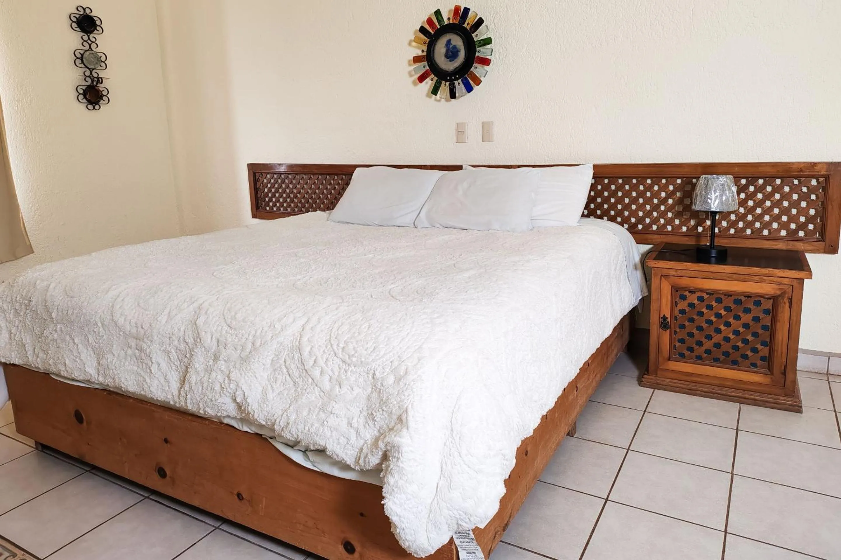 Standard Queen Room in The Halfway Inn