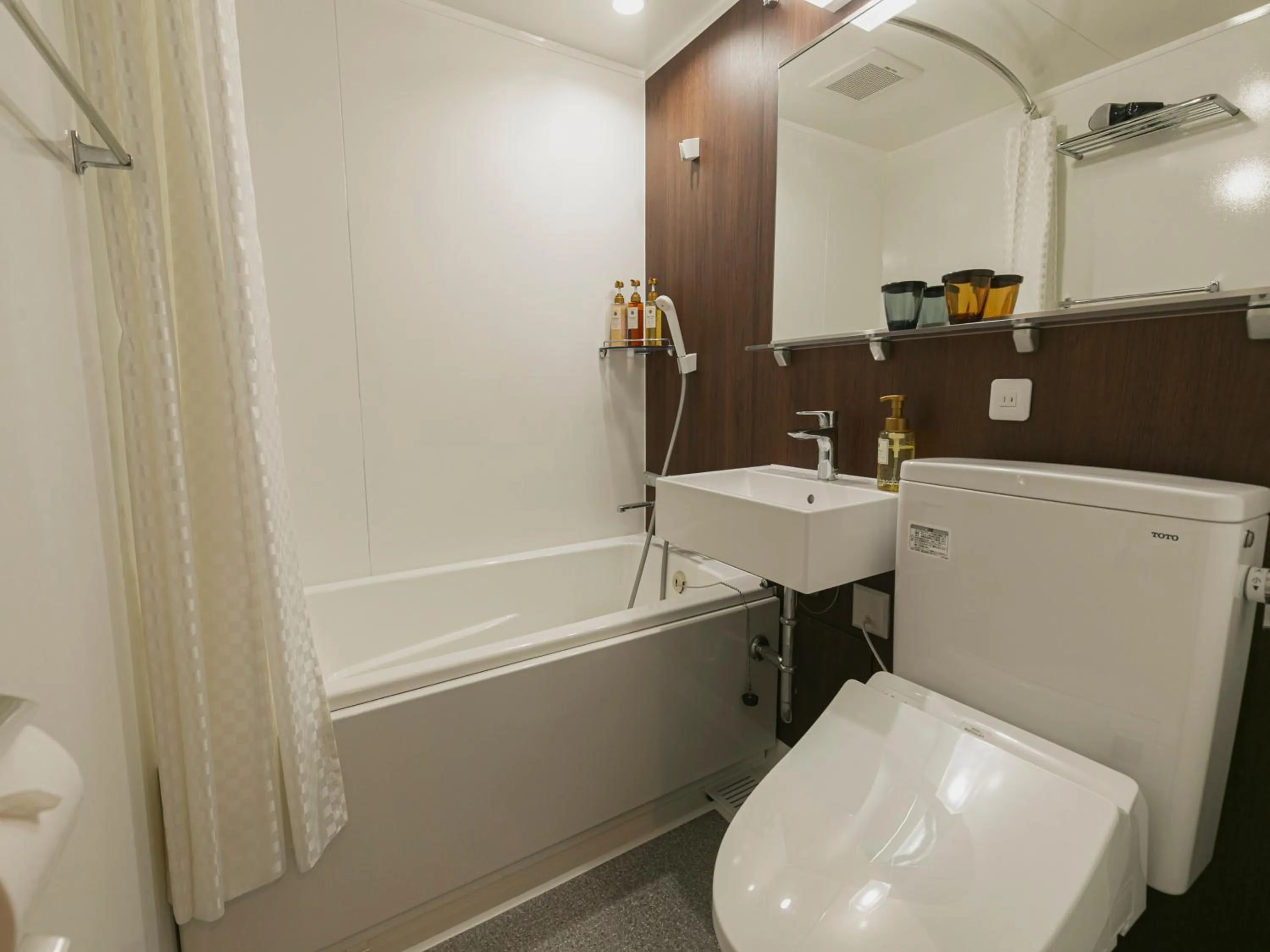 Superior Twin Room in Hotel Arthur KITAHAMA BASE