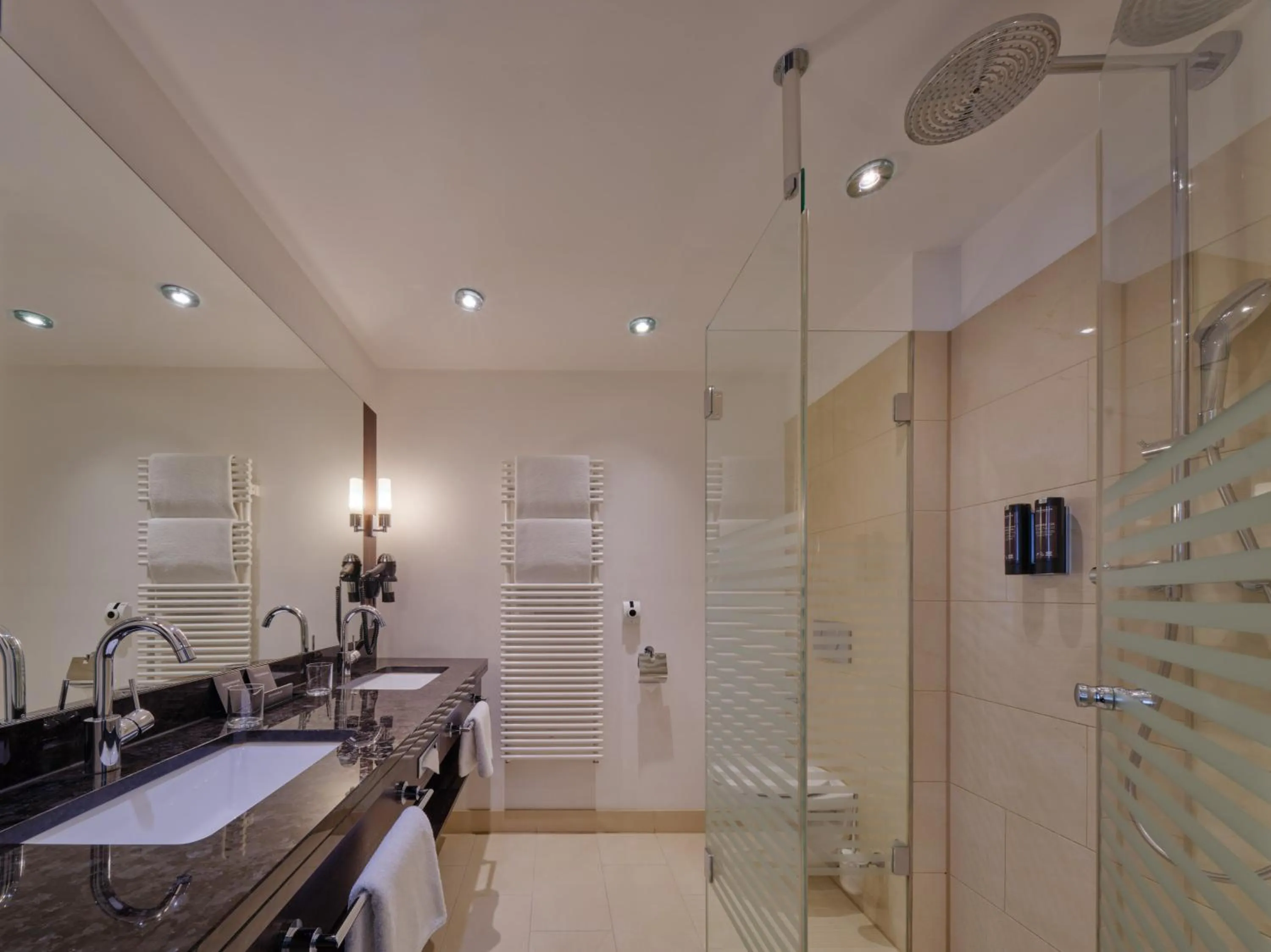 Deluxe Room in Steigenberger Graf Zeppelin