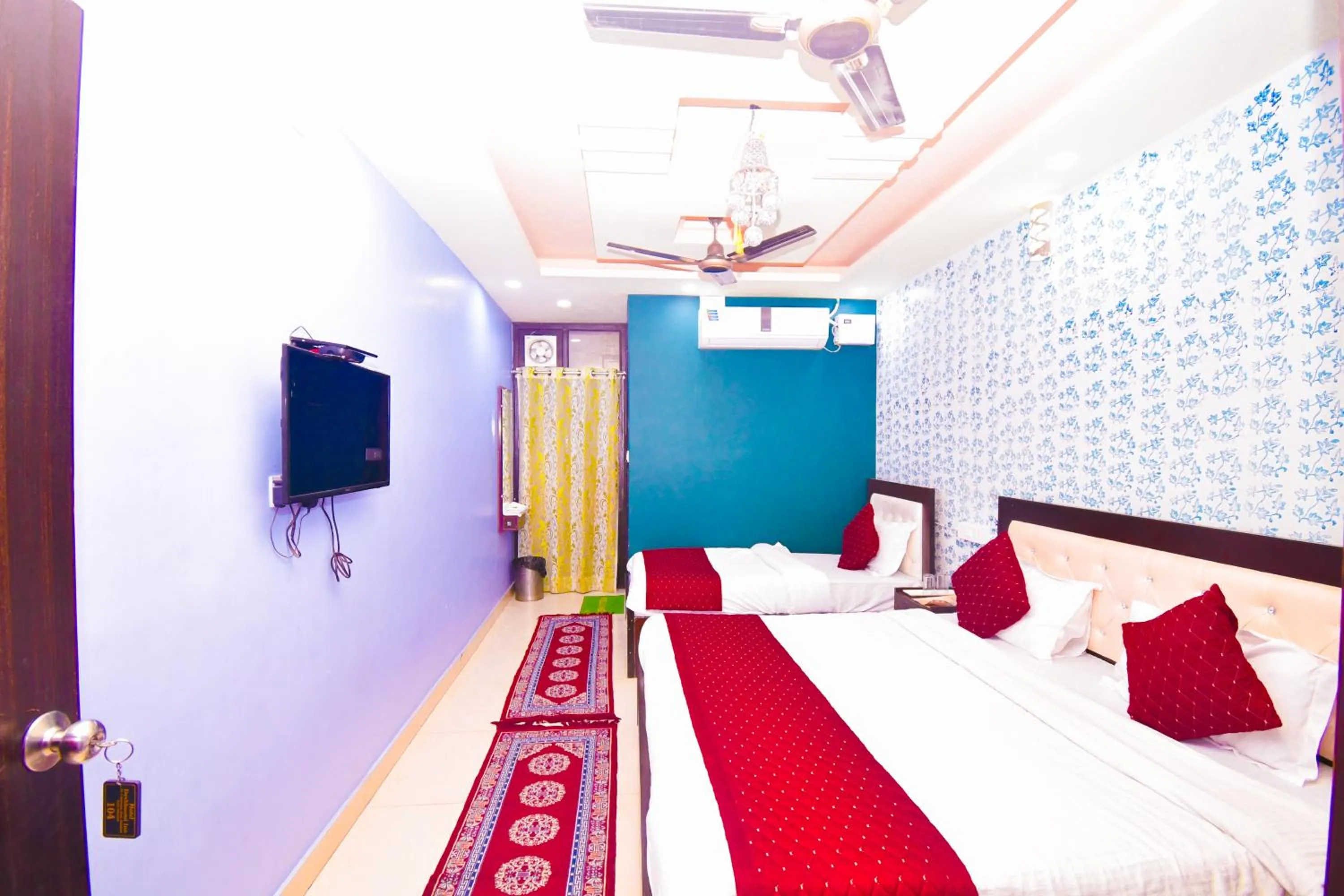 Deluxe Triple Room in Hotel Dev Bhoomi Inn