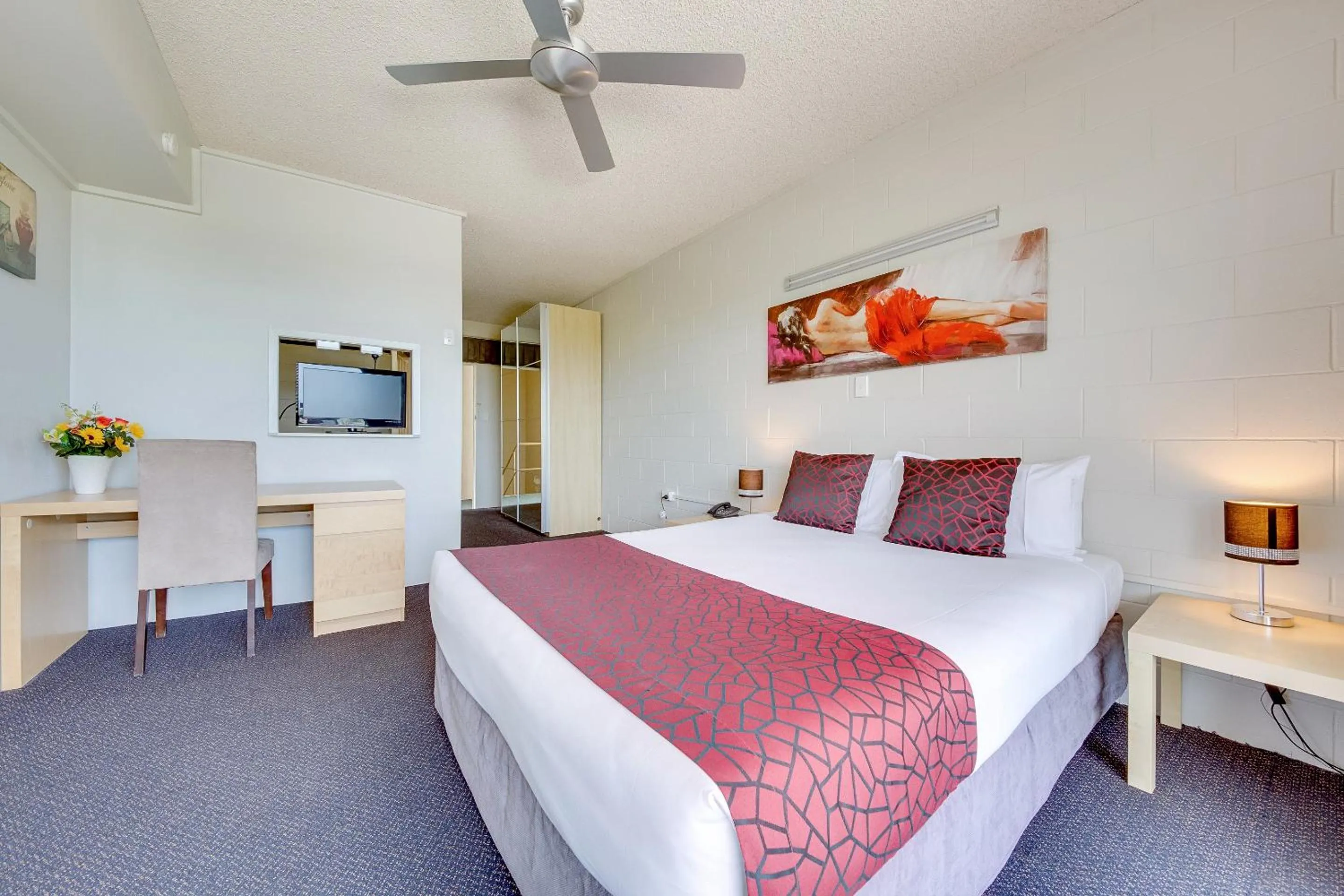 Queen Room with Spa Bath in Camelot Motel Australia